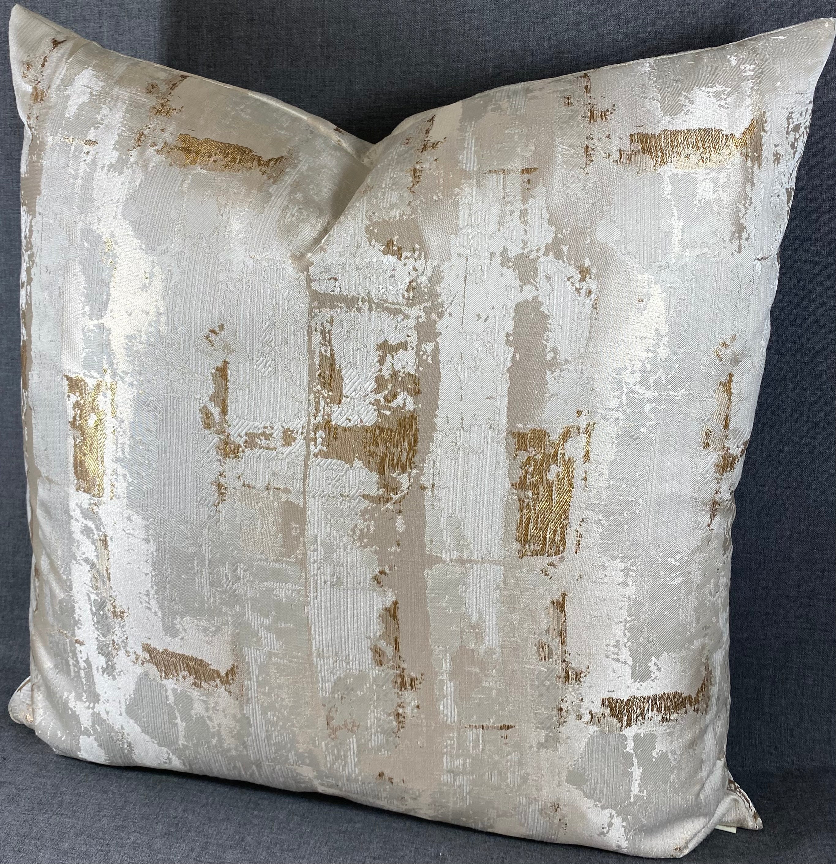 Luxury Pillow - 24" x 24" - London