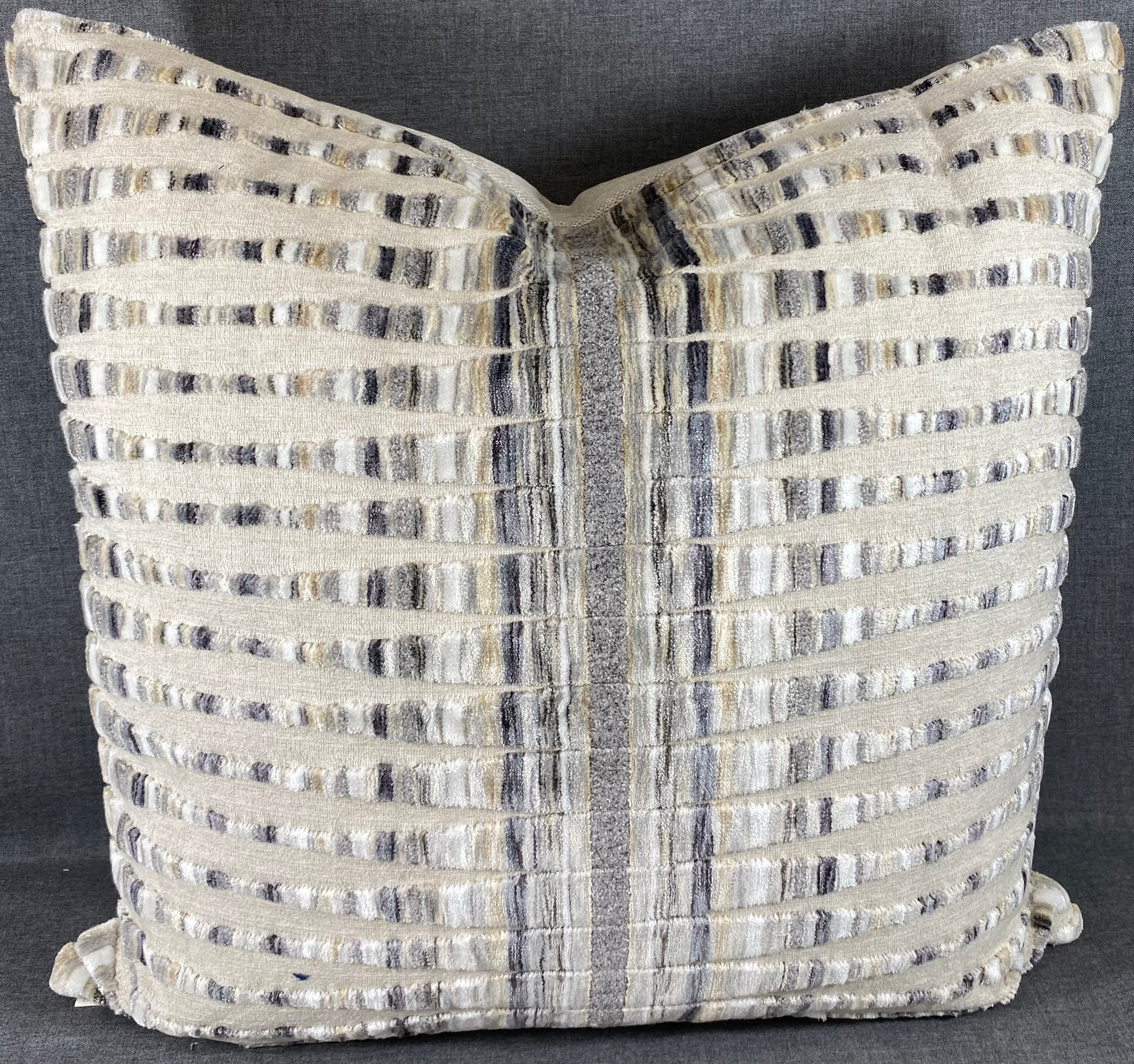 Luxury Pillow - 24" x 24" - Knock Out Sandstone