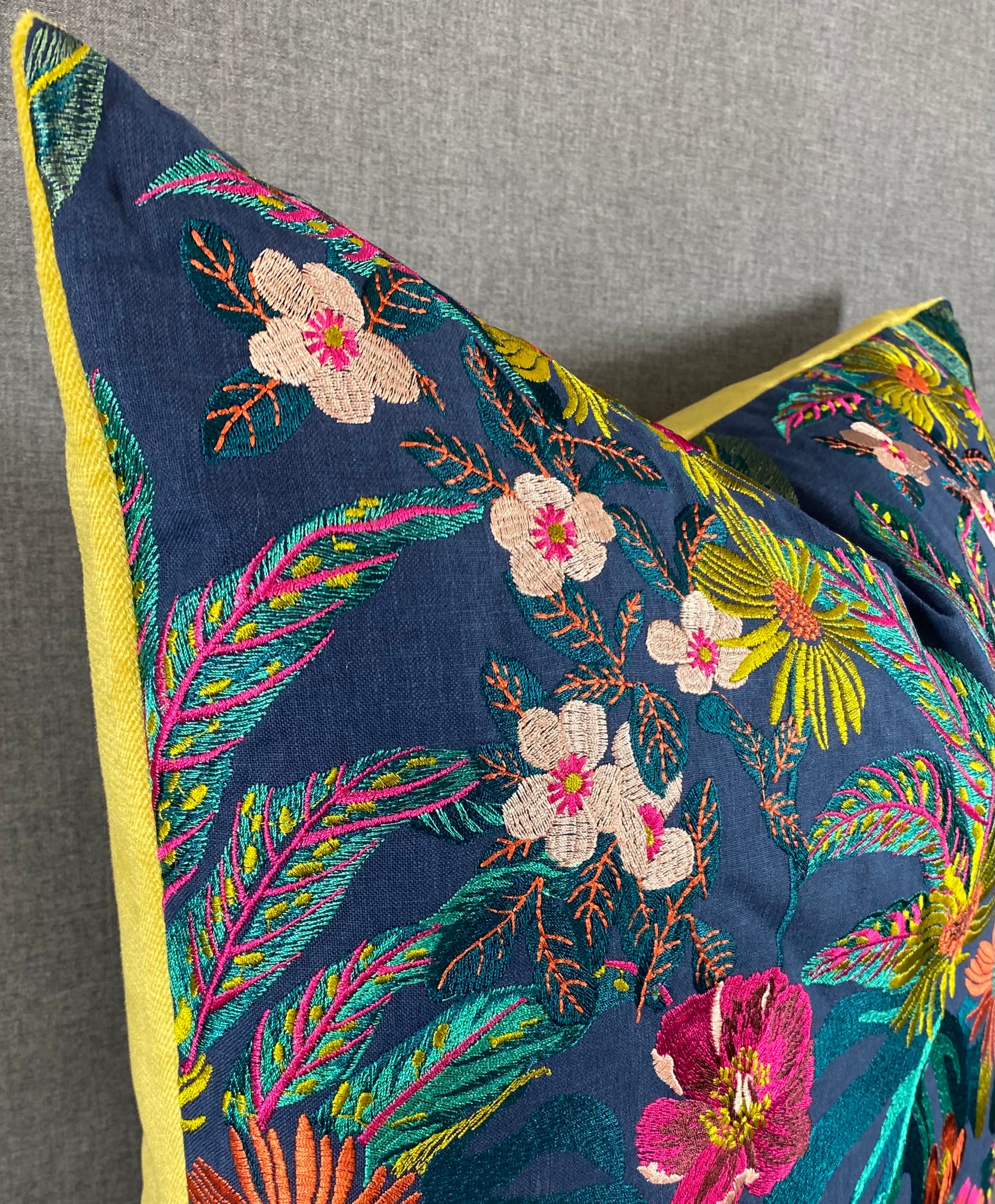 Luxury Pillow - 24" x 24"- Abelia