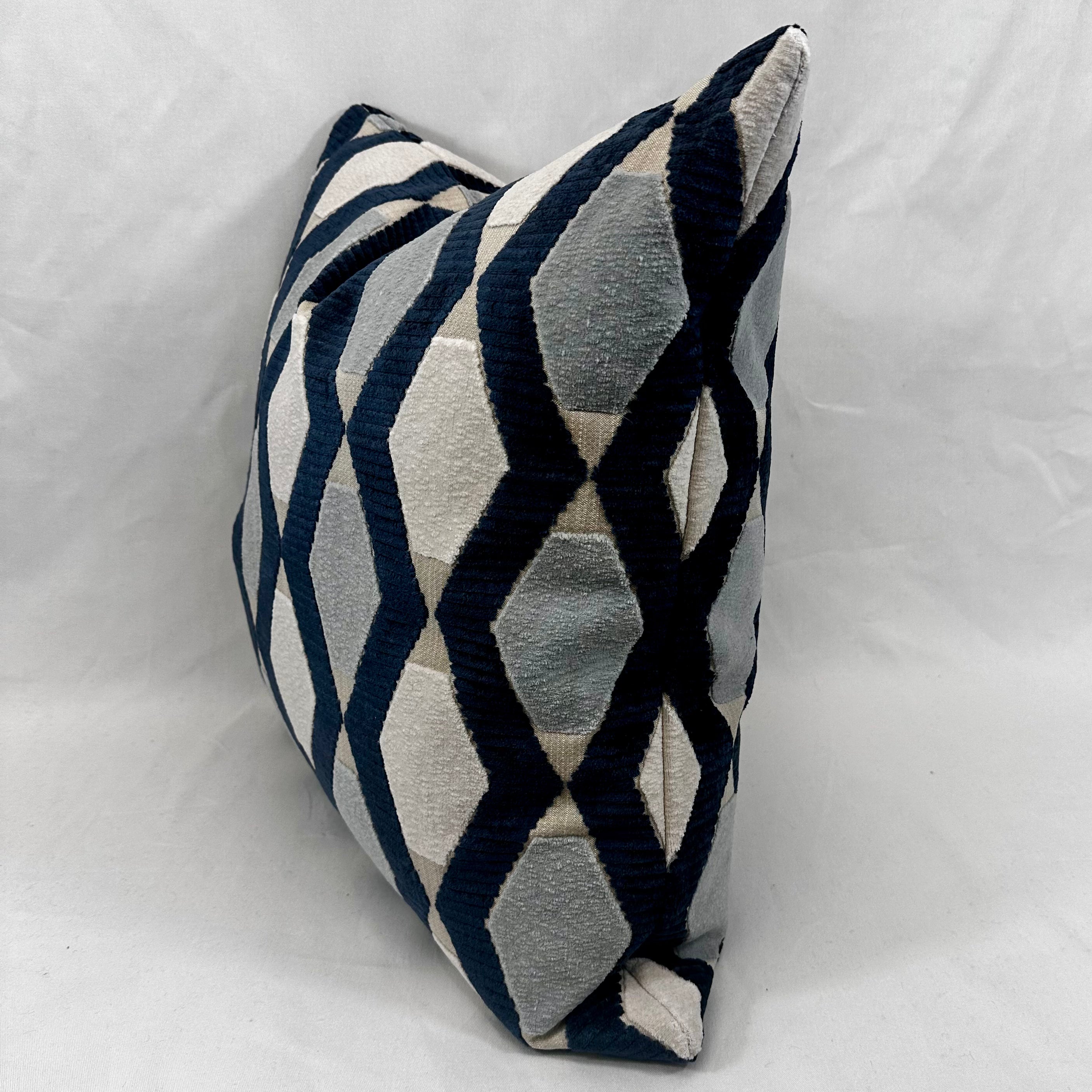 Luxury Pillow – 24" × 24" – Oblique Azul