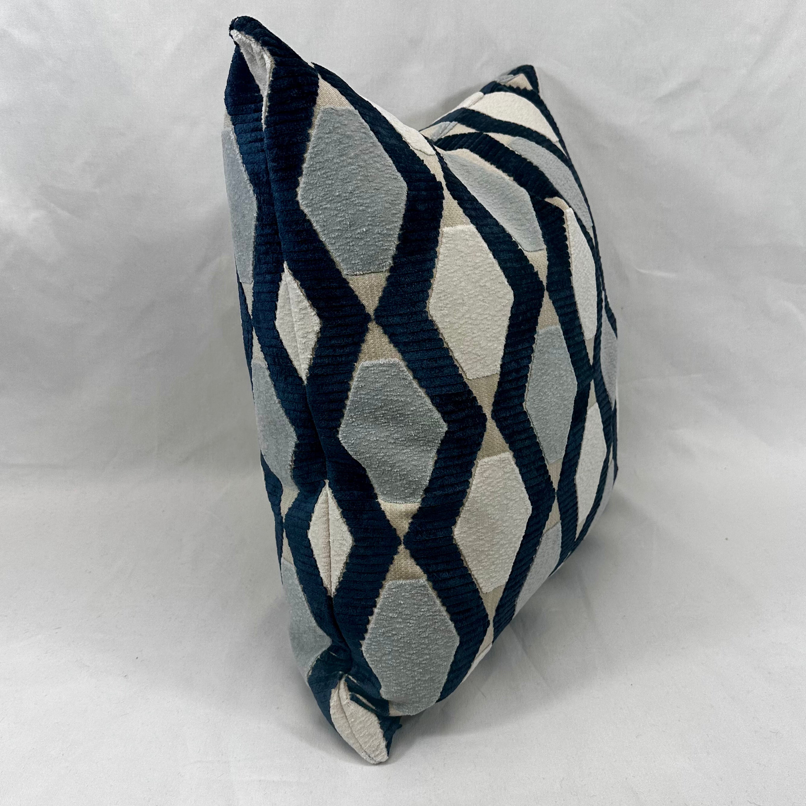 Luxury Pillow – 24" × 24" – Oblique Azul