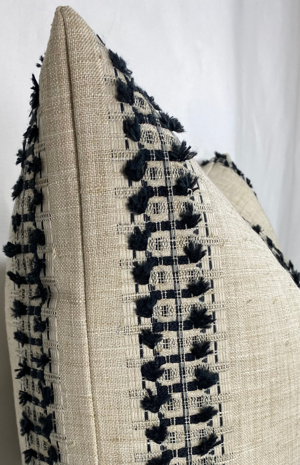 Luxury Pillow – 24" × 24" – Espira Ebony