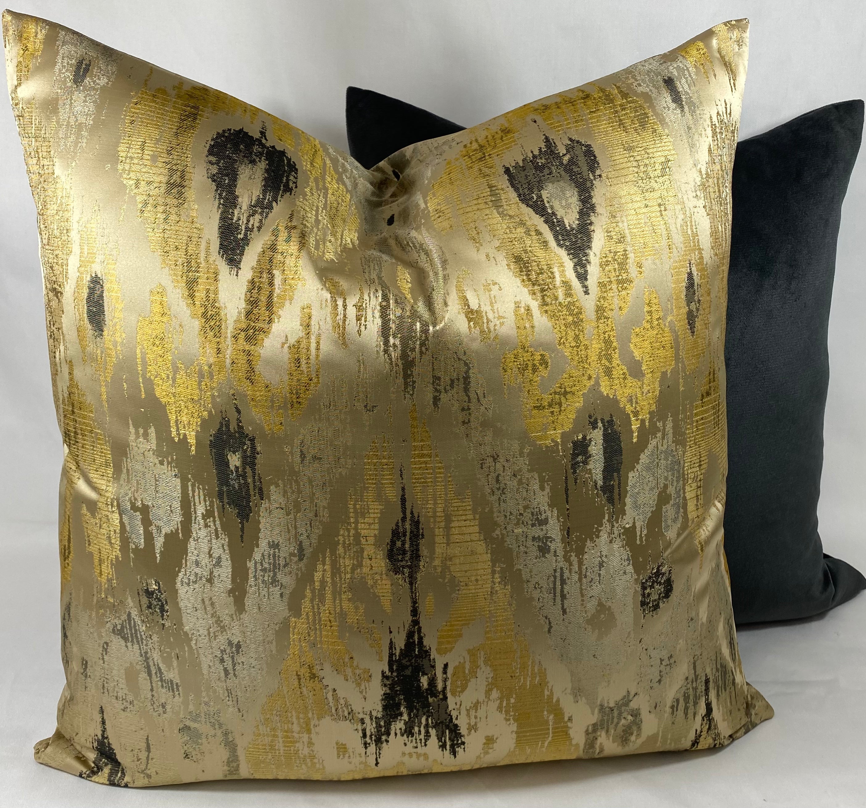 Luxury Pillow - 24" x 24" - Radiant Gold
