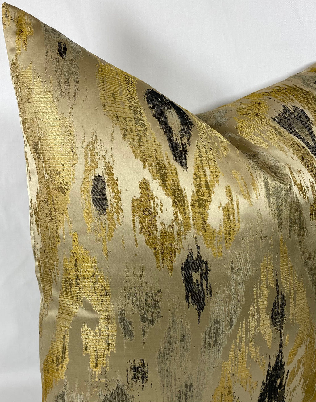 Luxury Pillow - 24" x 24" - Radiant Gold