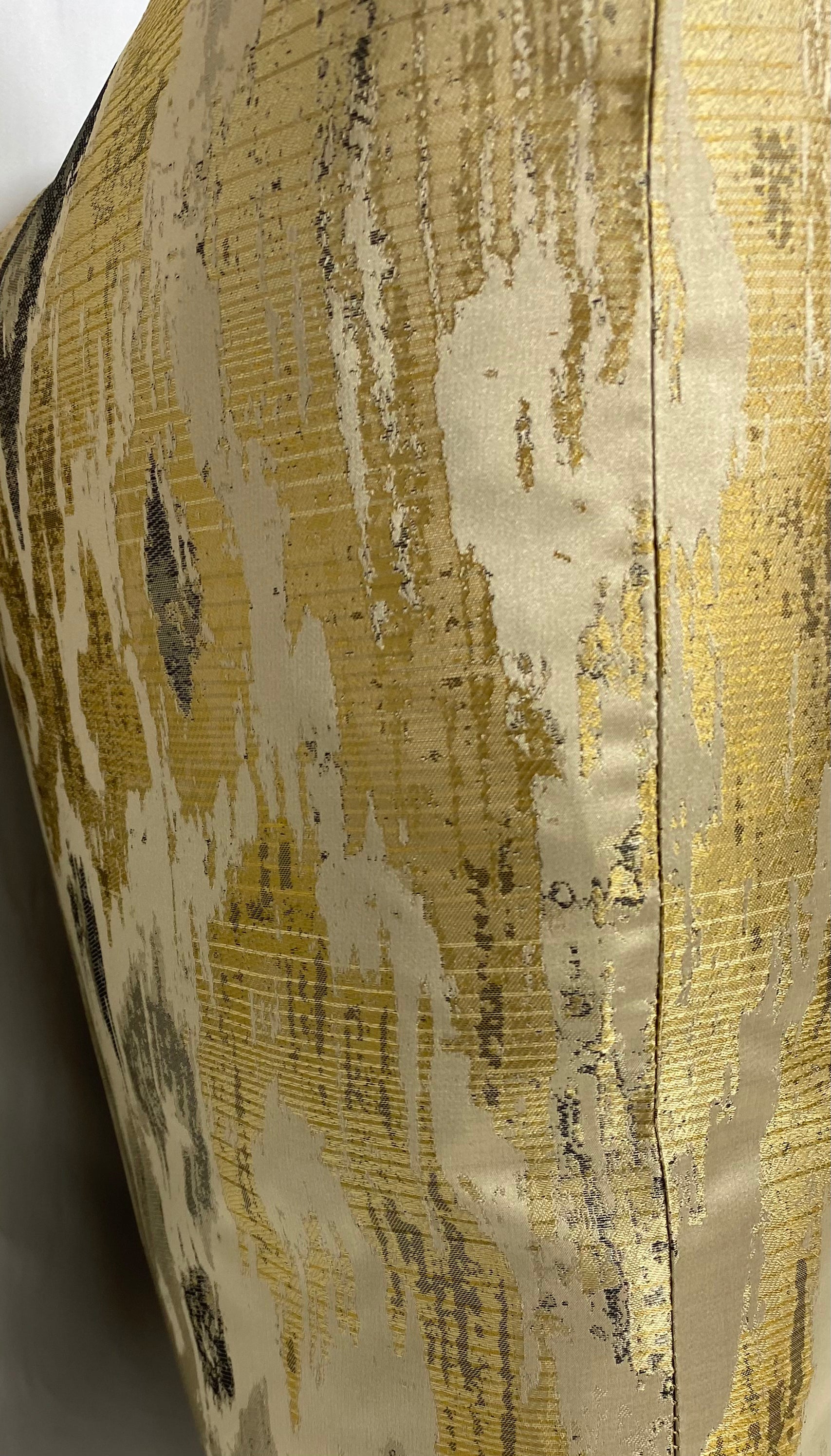 Luxury Pillow - 24" x 24" - Radiant Gold