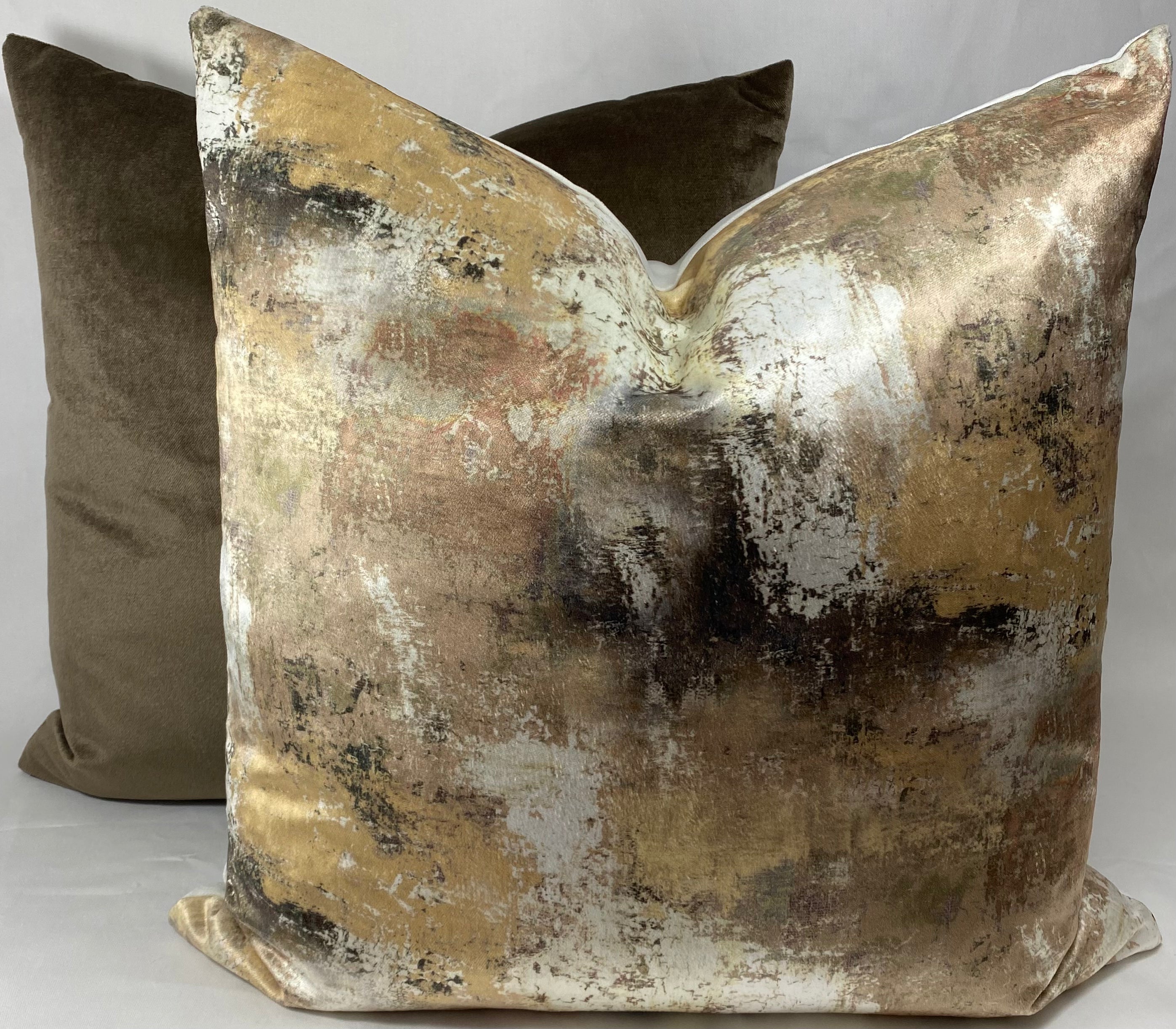 Luxury Pillow - 24” x 24” - Belvedere Otter