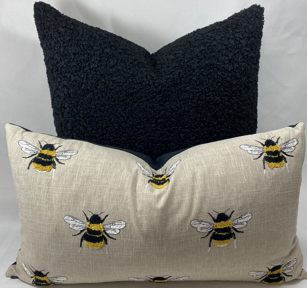 Luxury Pillow - 24" x 24"- Poodle Jet