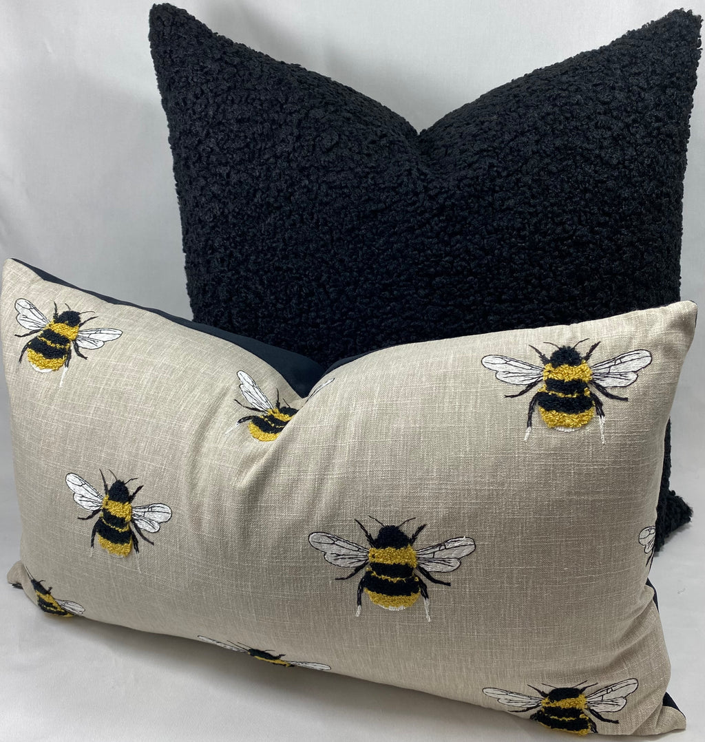 Luxury Pillow - 24" x 24"- Poodle Jet