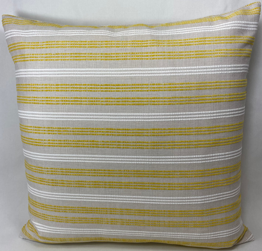 Luxury Outdoor Pillow - 22" x 22"- Havenview Daffodil