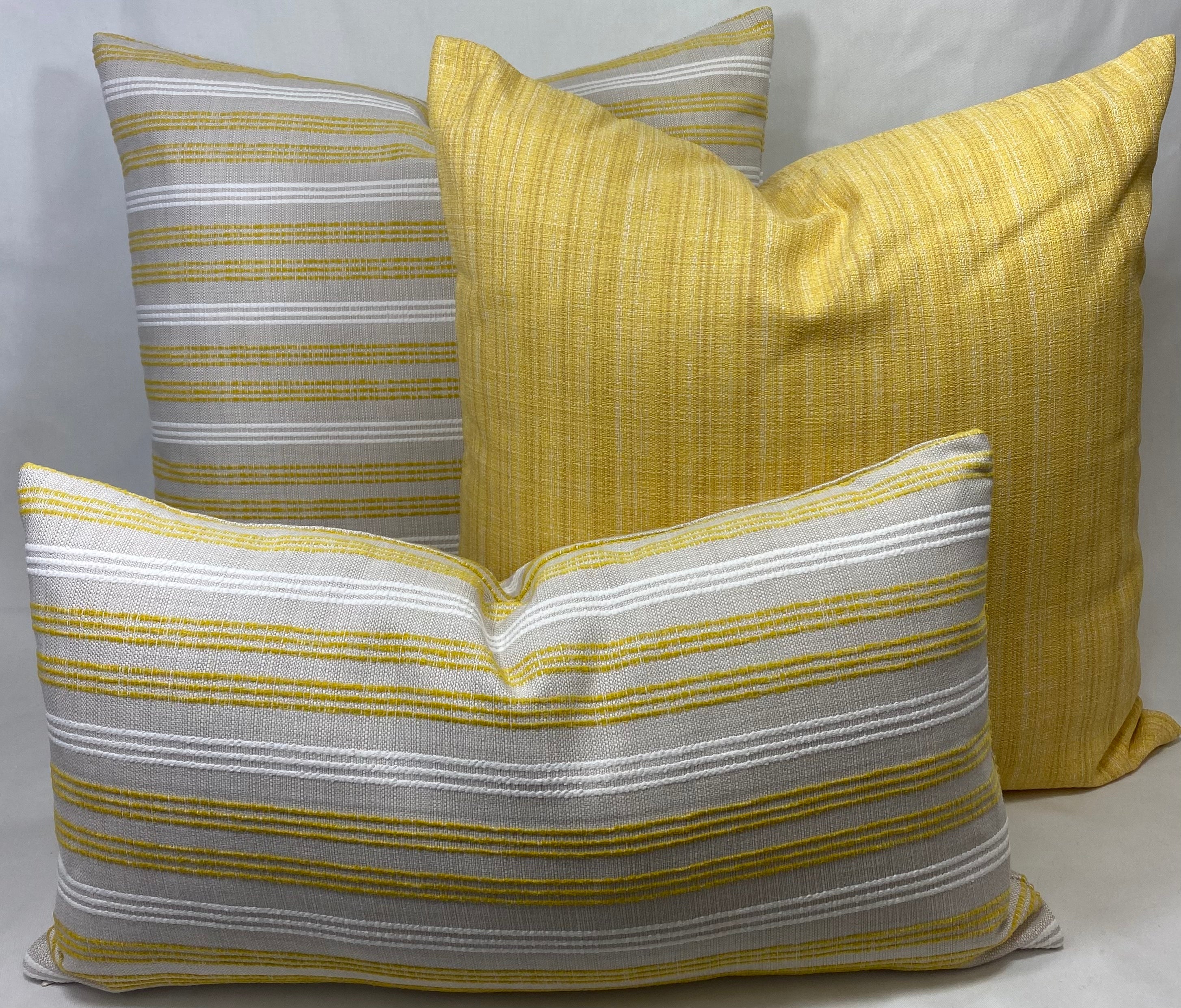 Luxury Outdoor Pillow - 22" x 22"- Havenview Daffodil