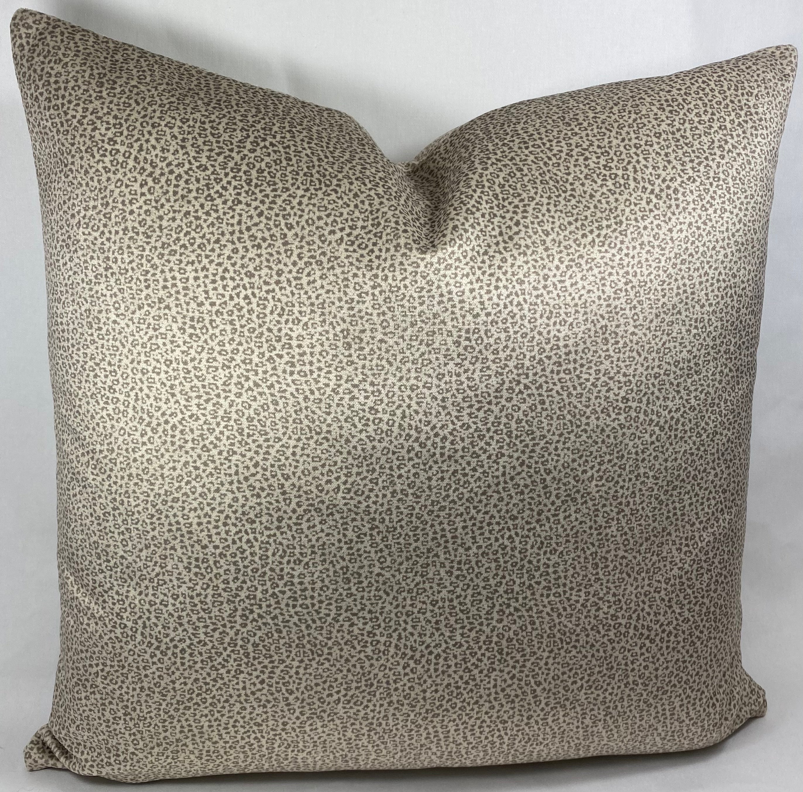 Luxury Pillow – 24" × 24" – Sophia