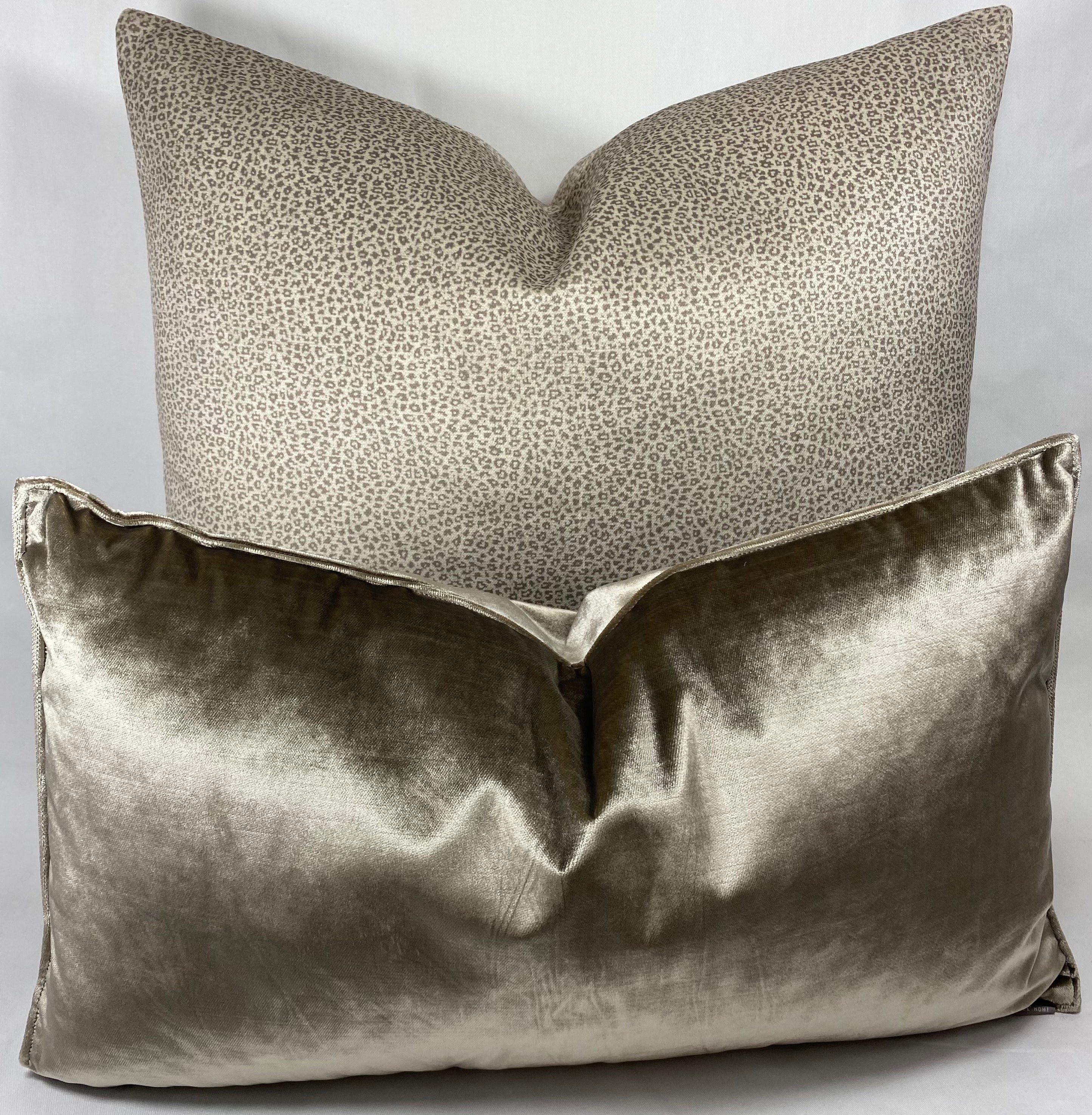 Luxury Pillow – 24" × 24" – Sophia