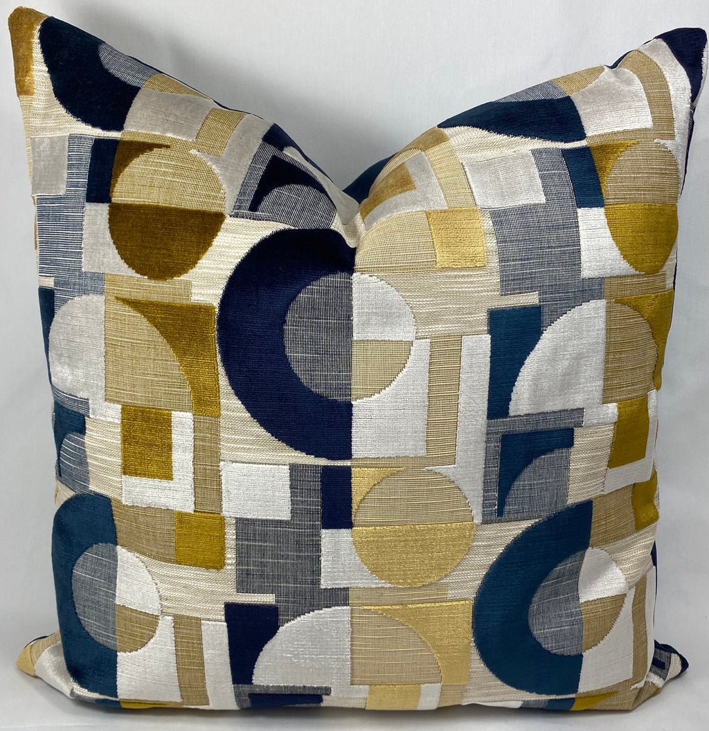 Luxury Pillow – 24" × 24" – Sandusky