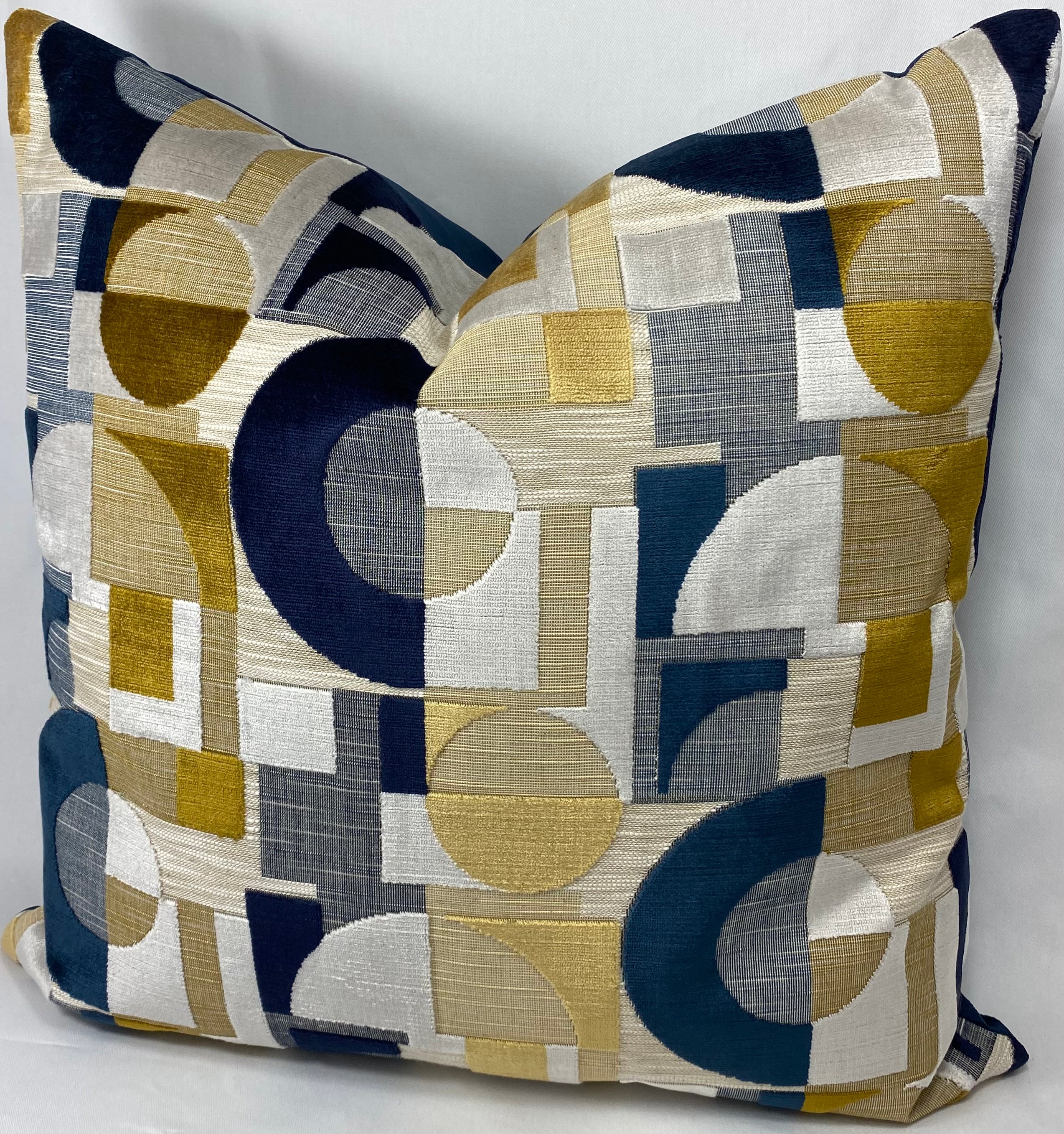 Luxury Pillow – 24" × 24" – Sandusky