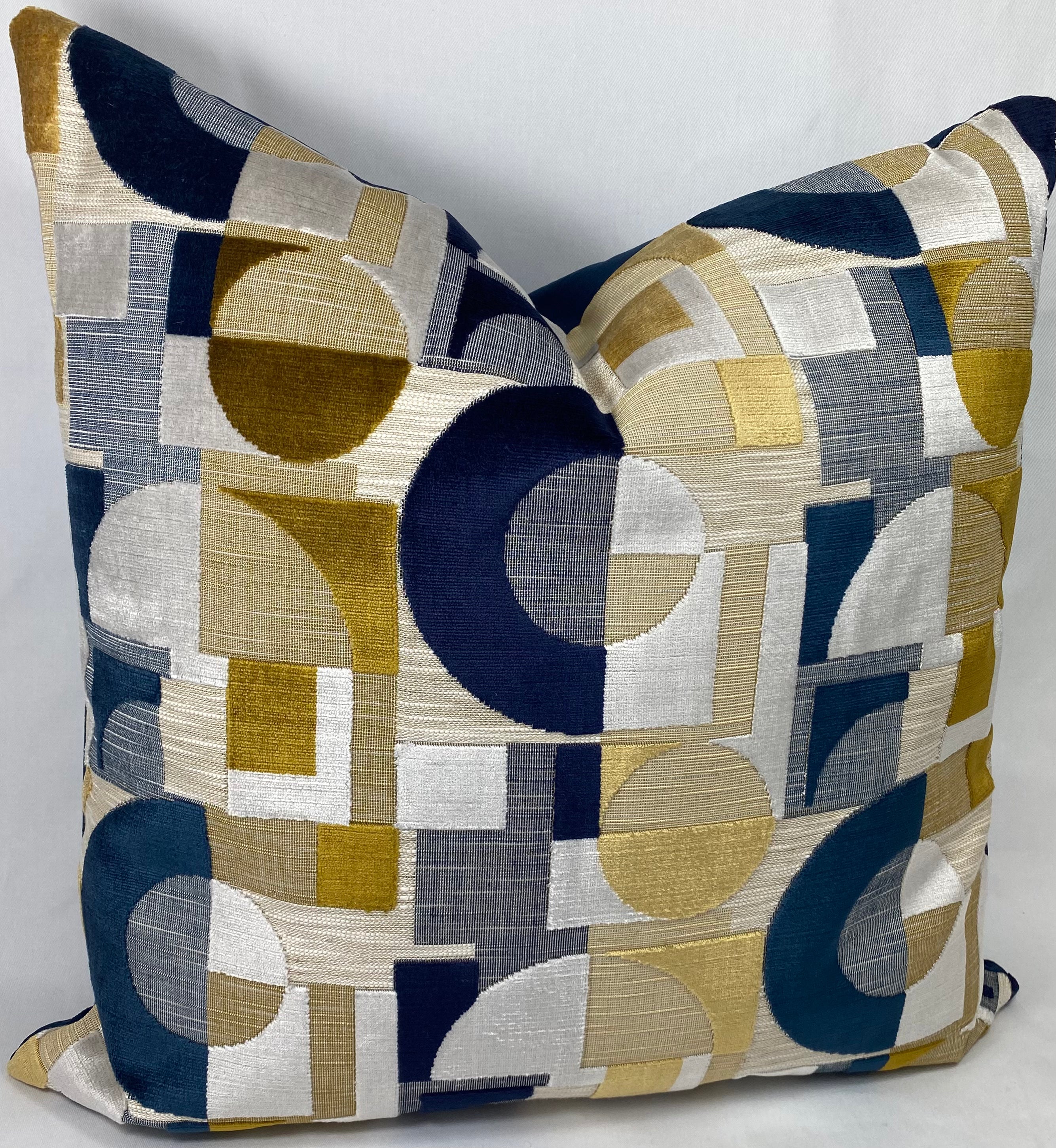 Luxury Pillow – 24" × 24" – Sandusky