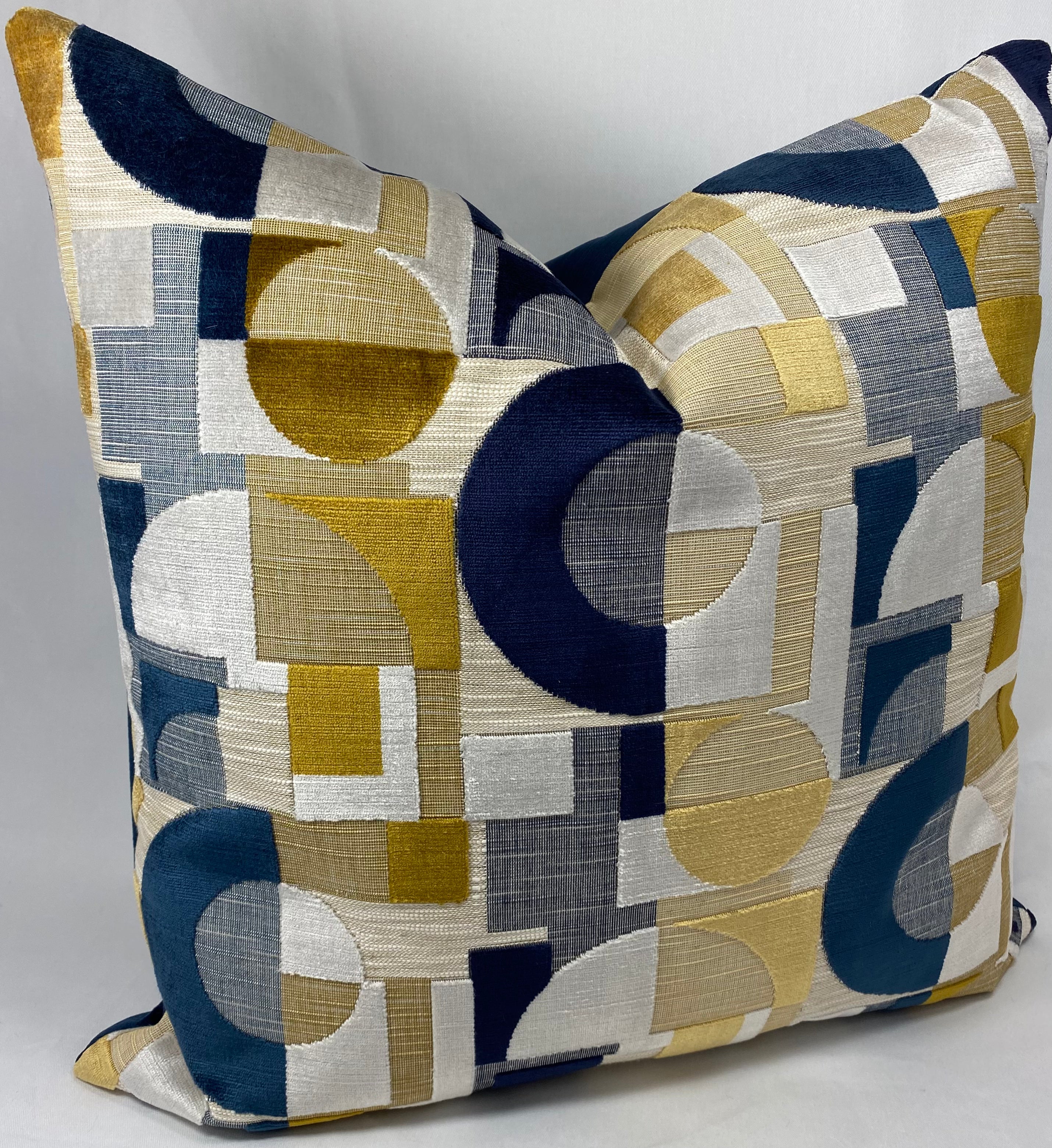 Luxury Pillow – 24" × 24" – Sandusky