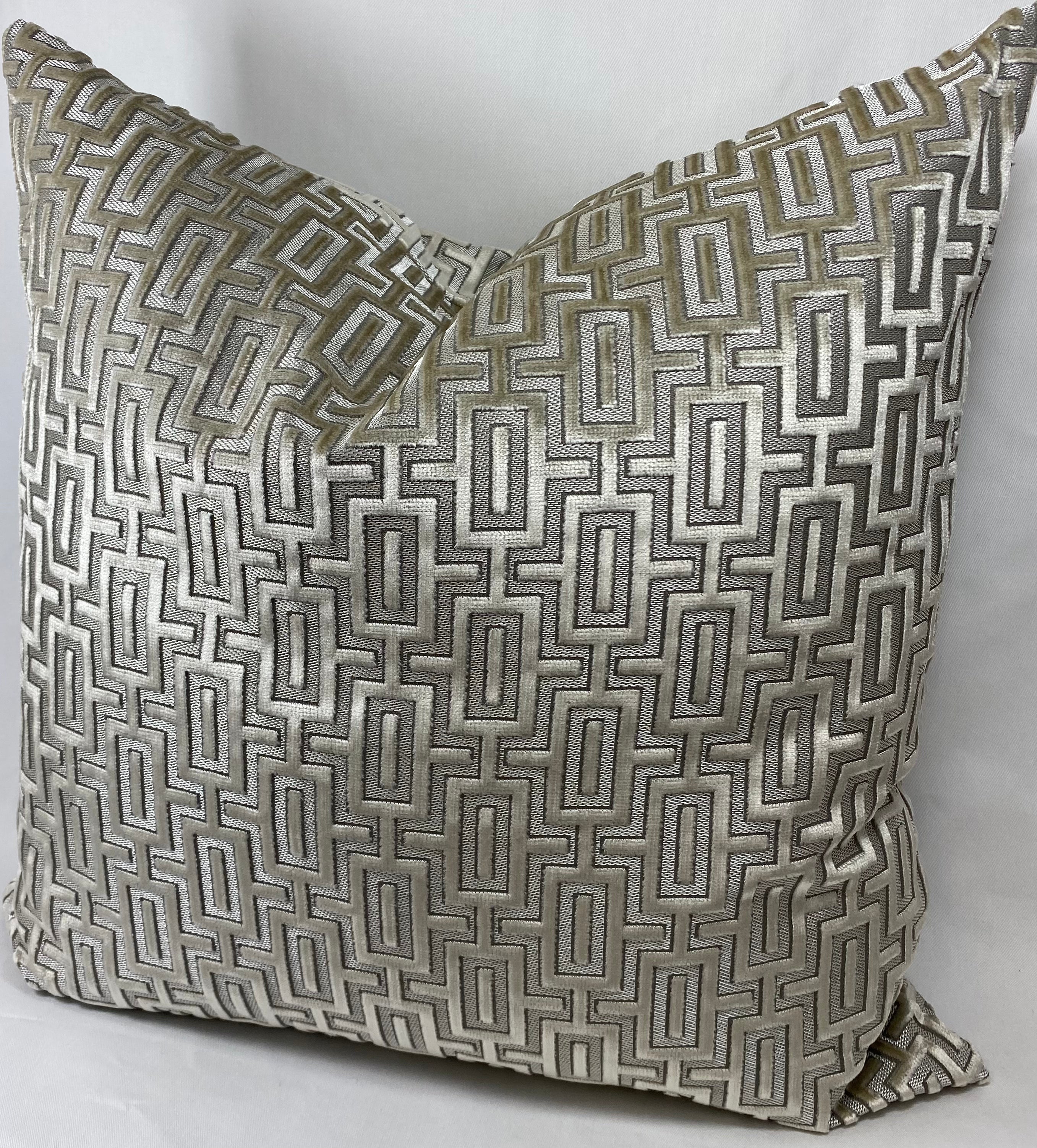 Luxury Pillow – 24" × 24" – Bergman Pearl