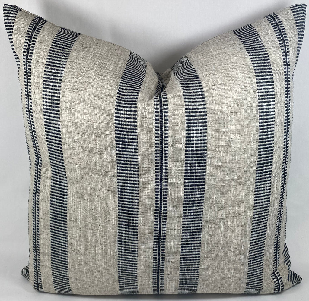 Luxury Pillow – 24" × 24" – Double Issue Onyx
