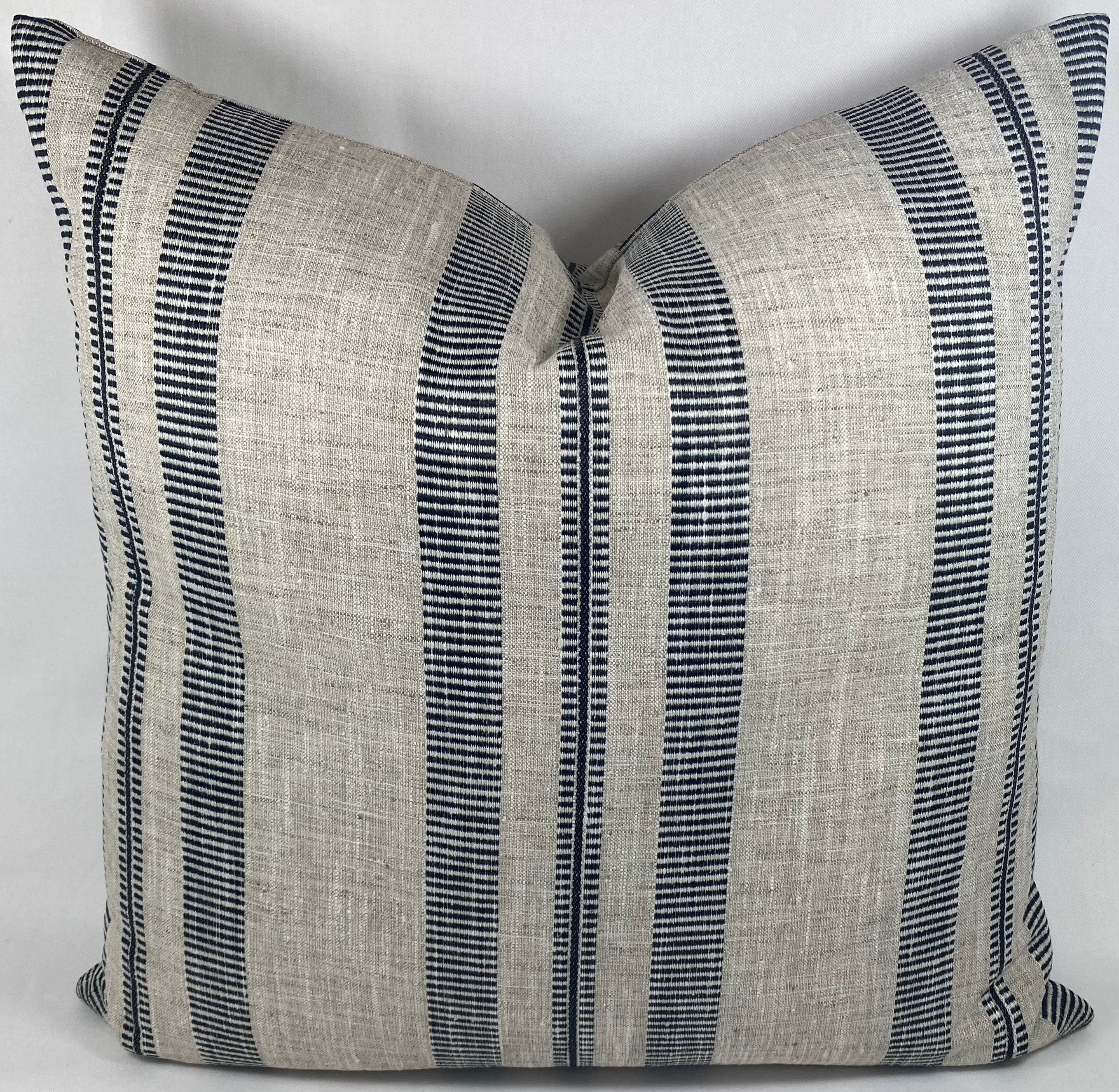 Luxury Pillow - 24" x 24" - Double Issue Onyx