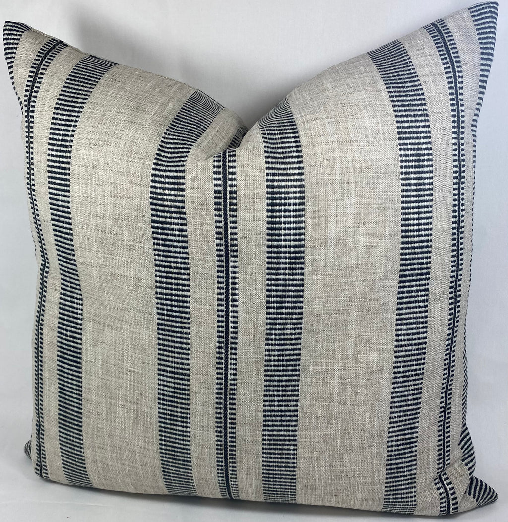 Luxury Pillow – 24" × 24" – Double Issue Onyx