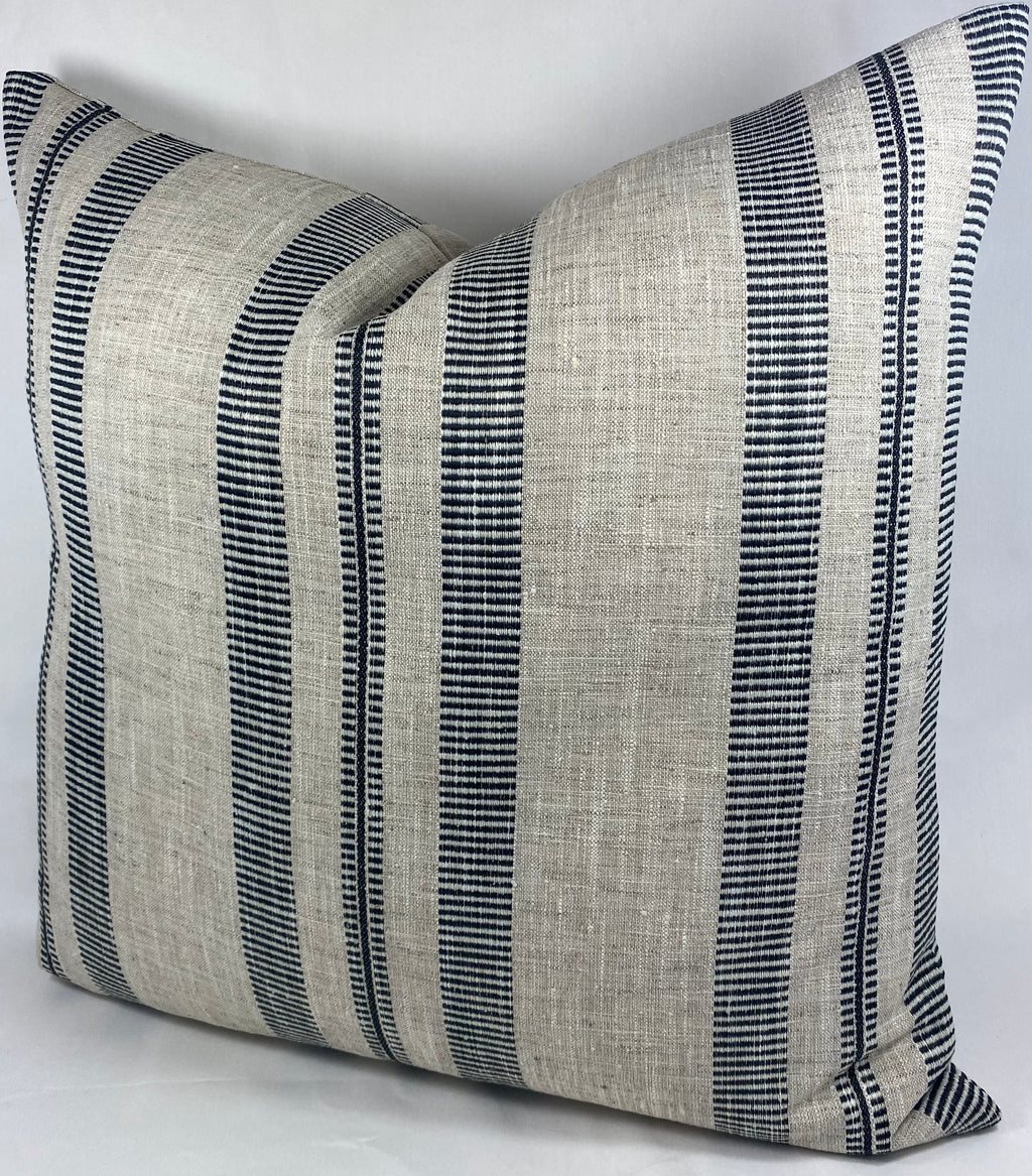 Luxury Pillow – 24" × 24" – Double Issue Onyx