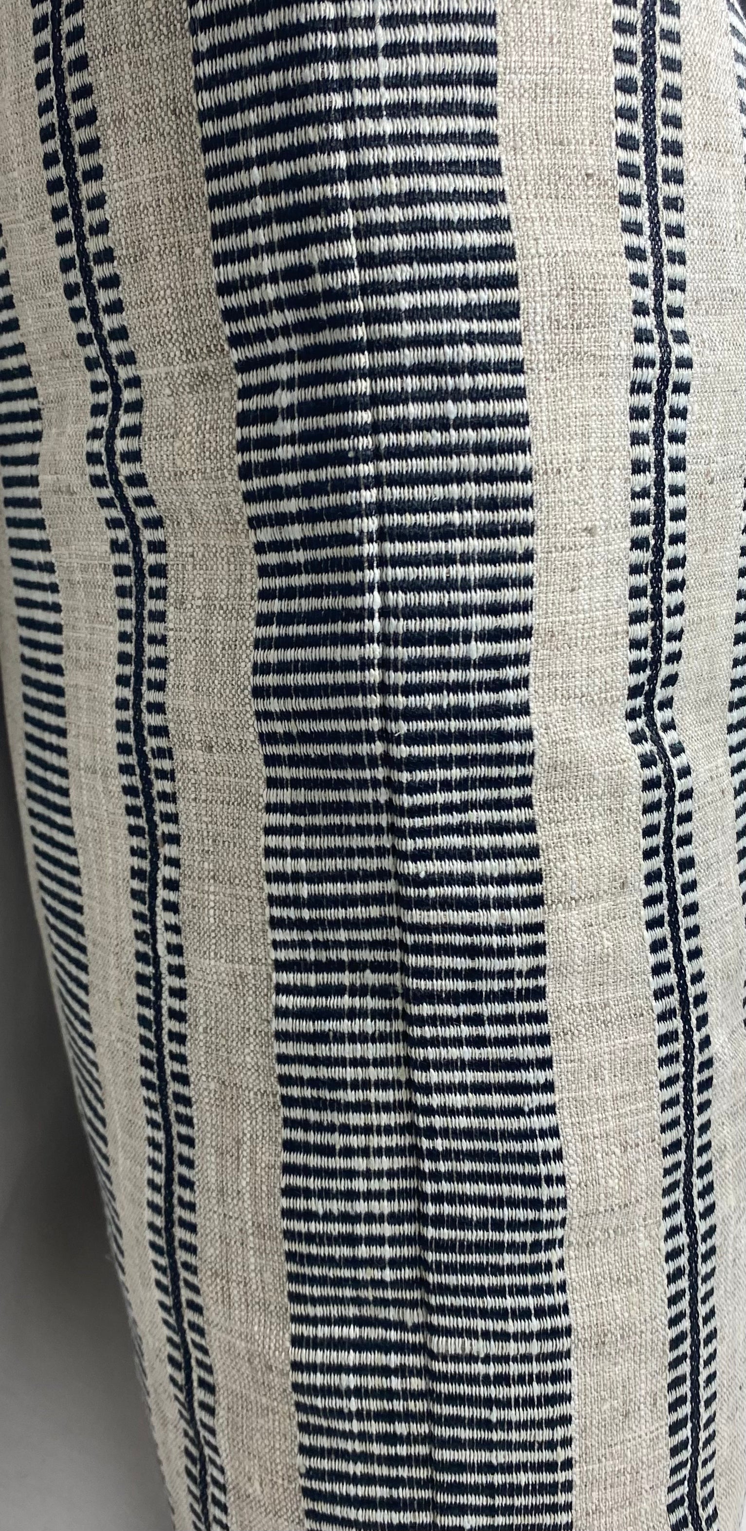 Luxury Pillow – 24" × 24" – Double Issue Onyx
