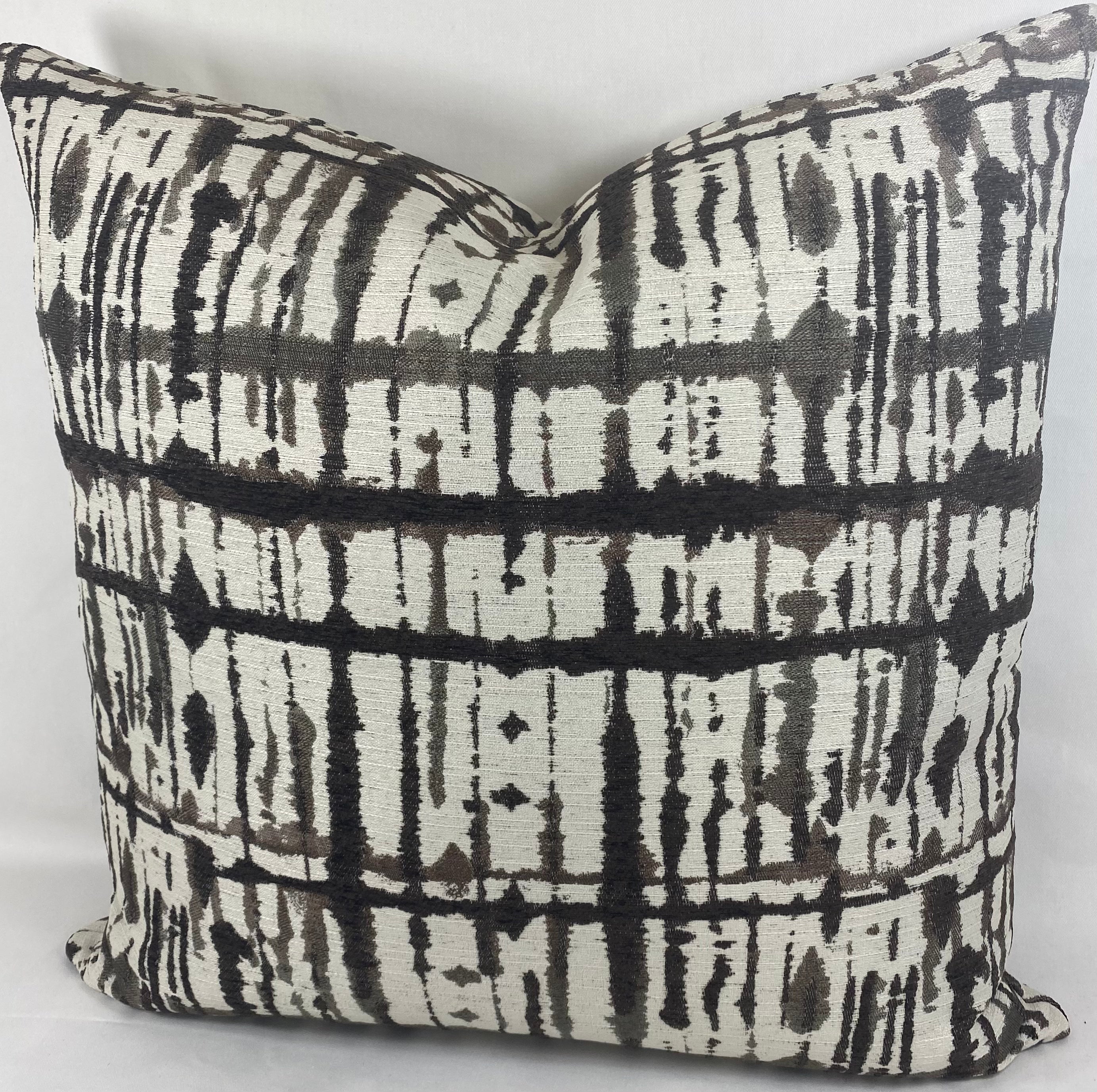 Luxury Pillow - 24" x 24" - Maddox Latte