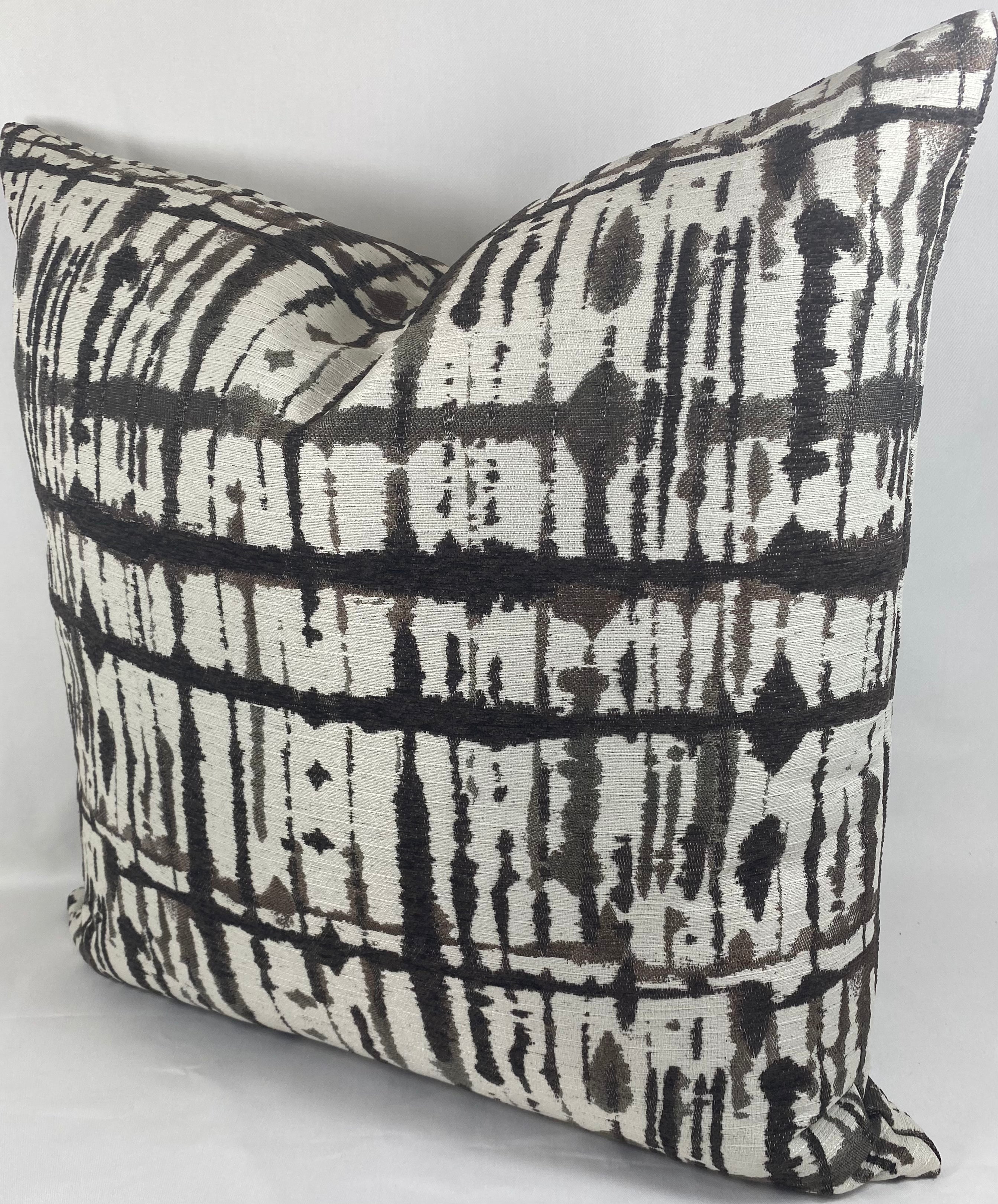 Luxury Pillow - 24" x 24" - Maddox Latte