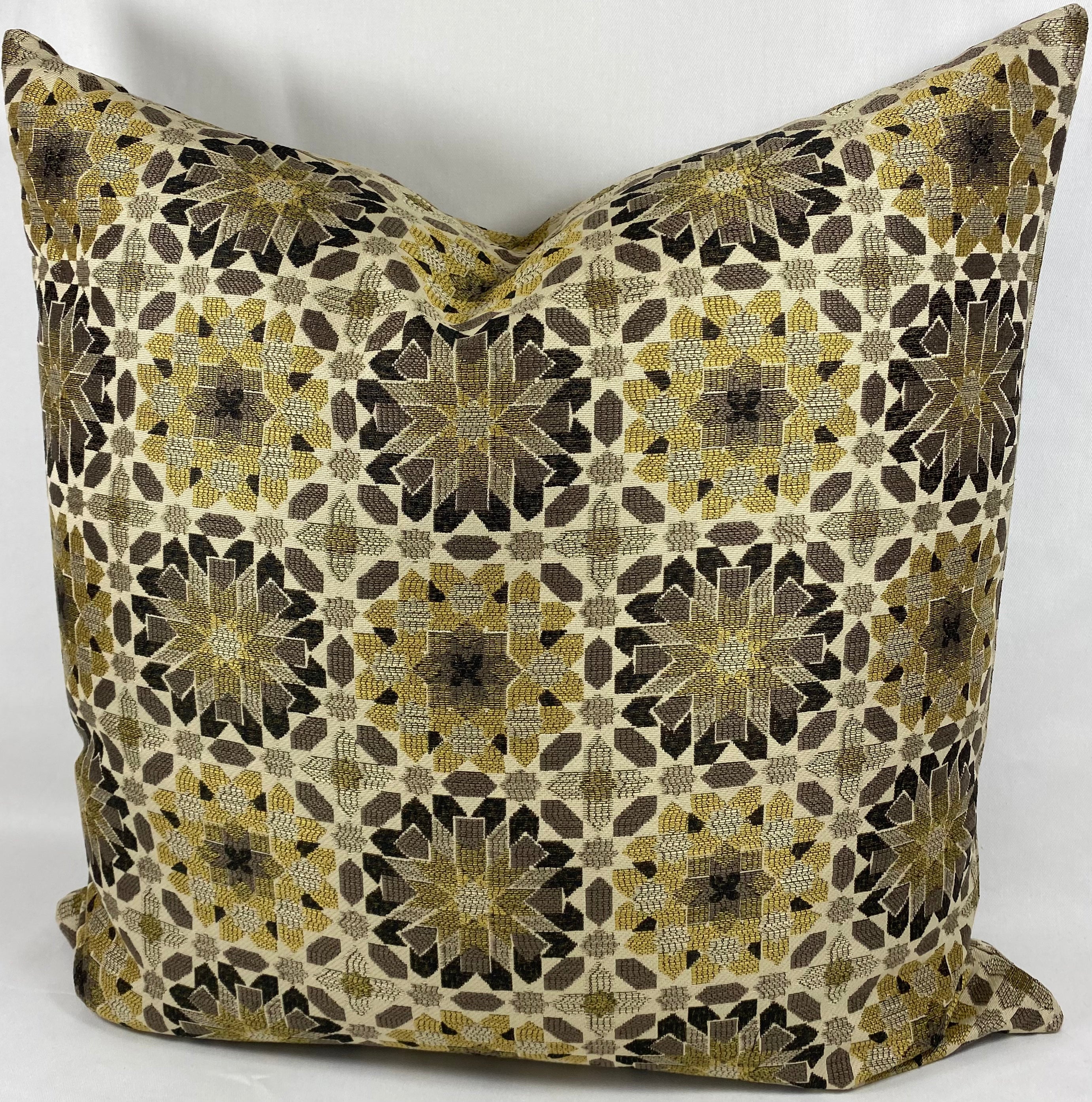 Luxury Pillow – 24" × 24" – Golden Snowflake