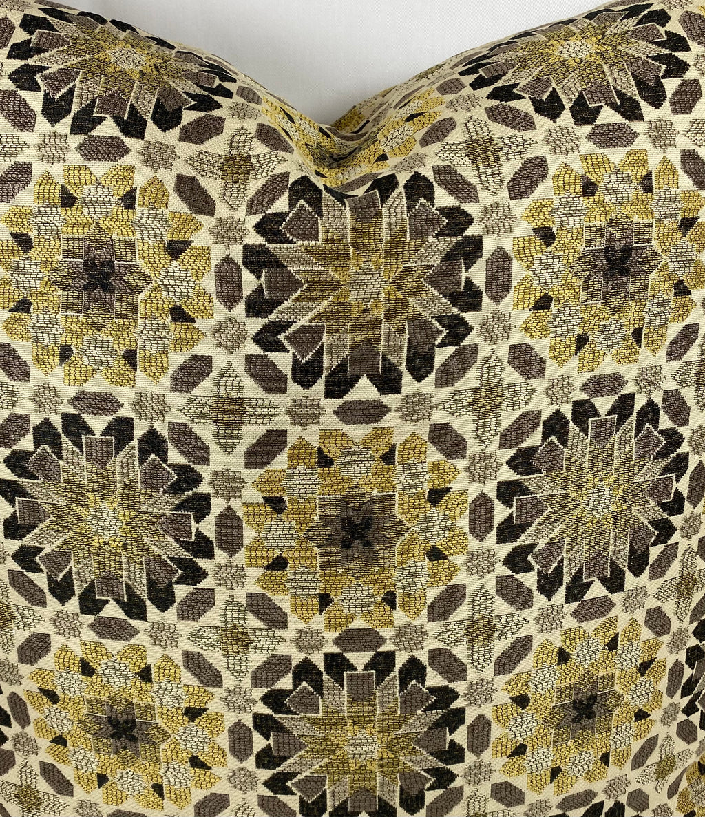 Luxury Pillow – 24" × 24" – Golden Snowflake