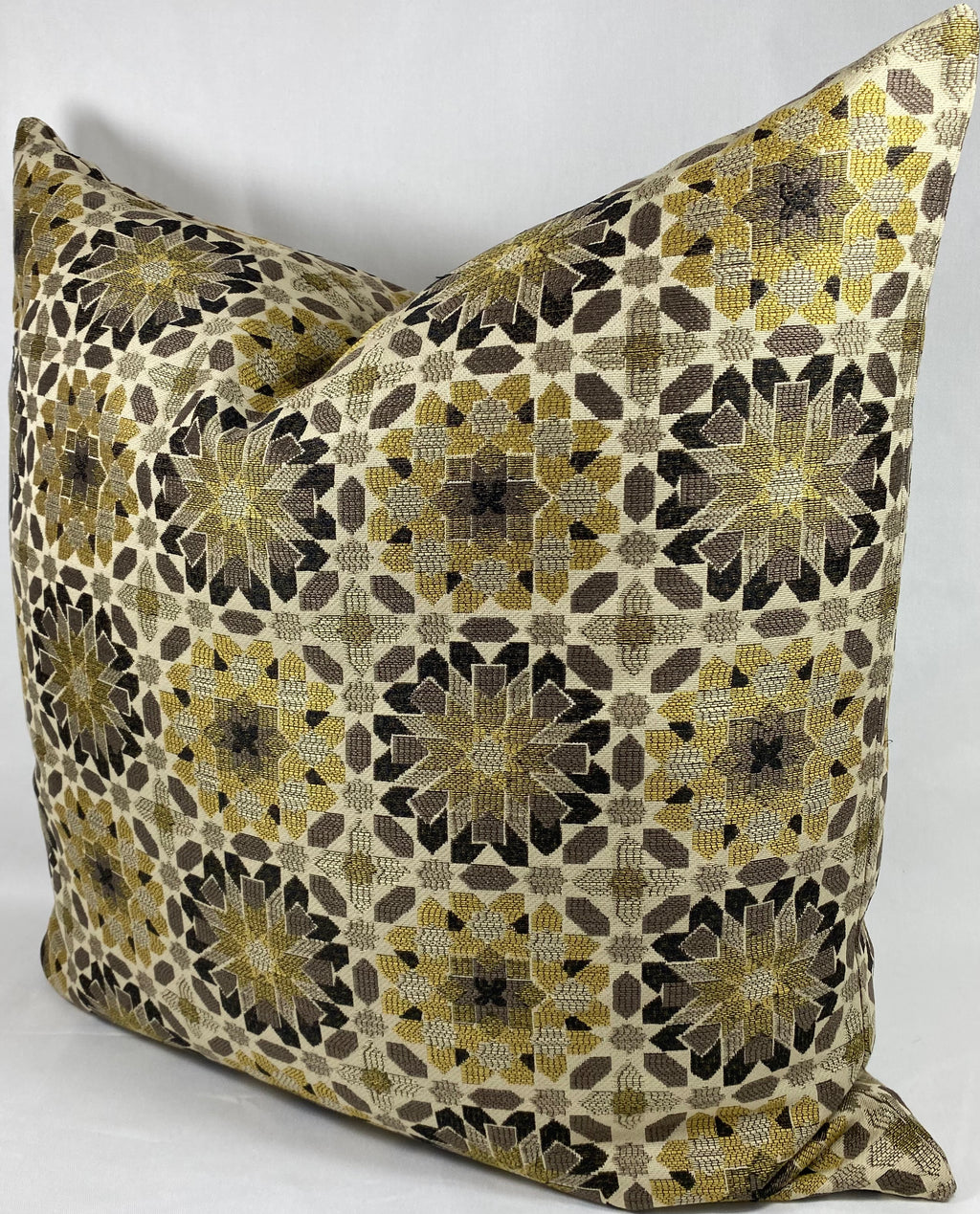 Luxury Pillow – 24" × 24" – Golden Snowflake