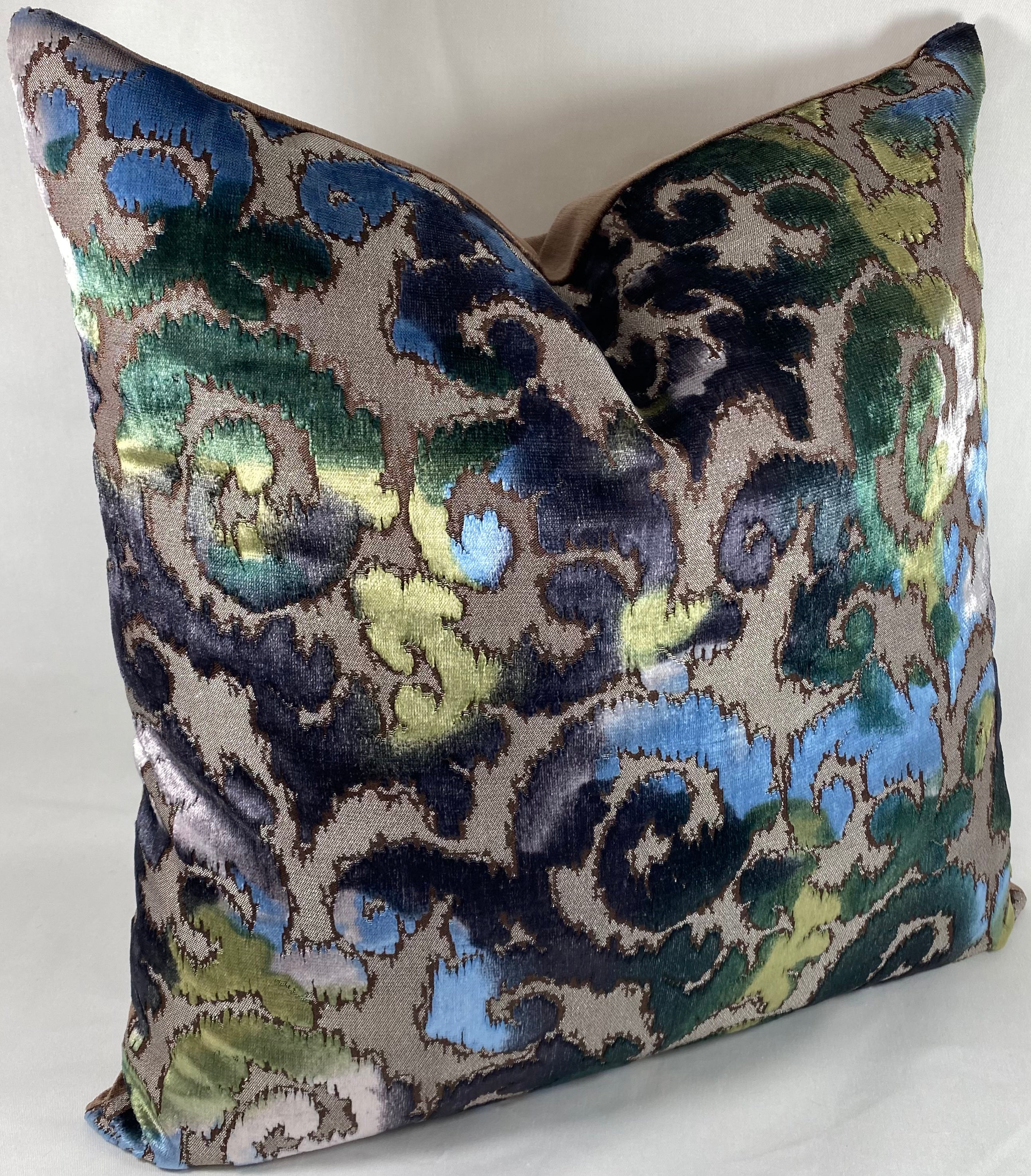 Luxury Pillow – 24" × 24" – Vicenza