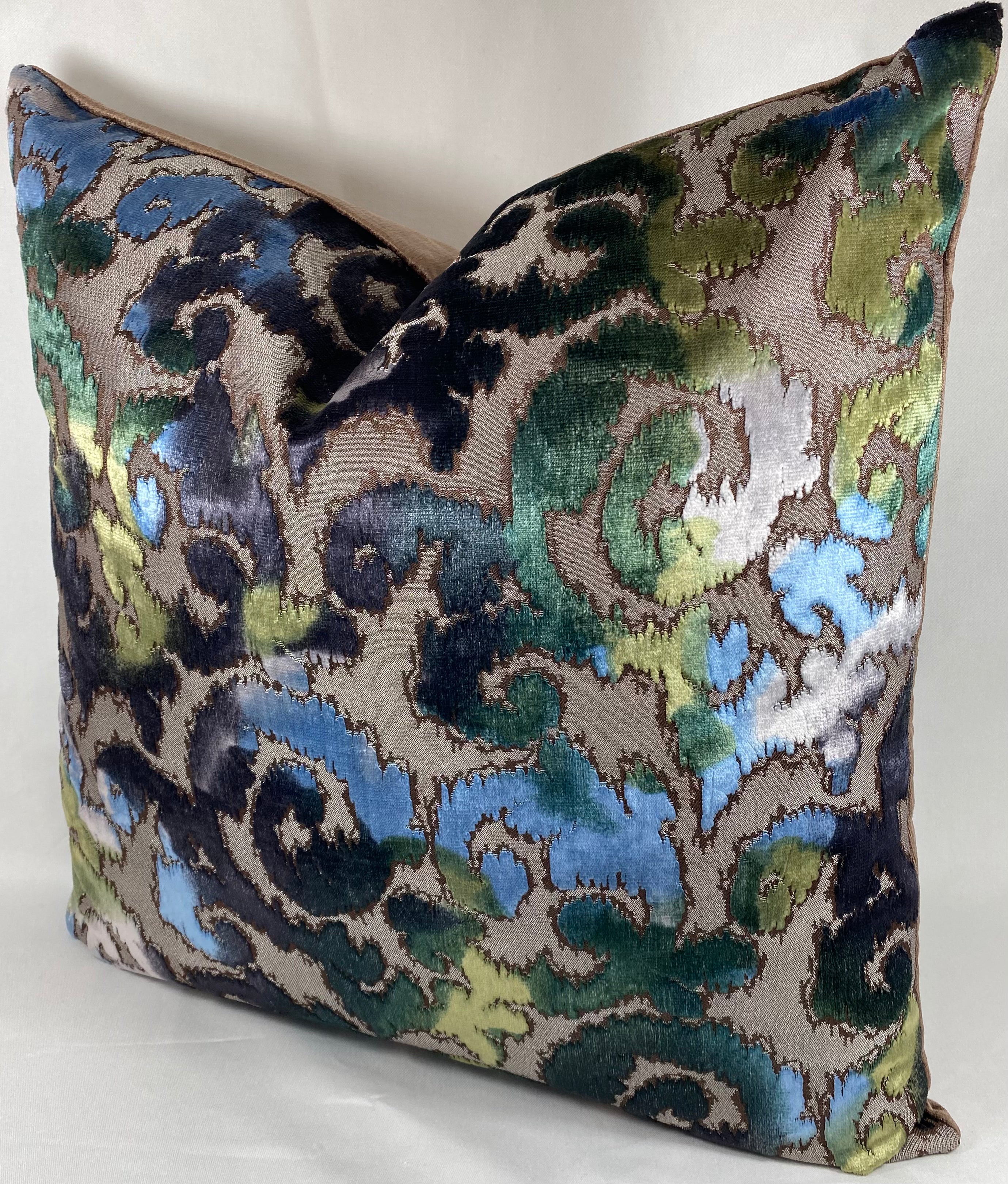 Luxury Pillow – 24" × 24" – Vicenza