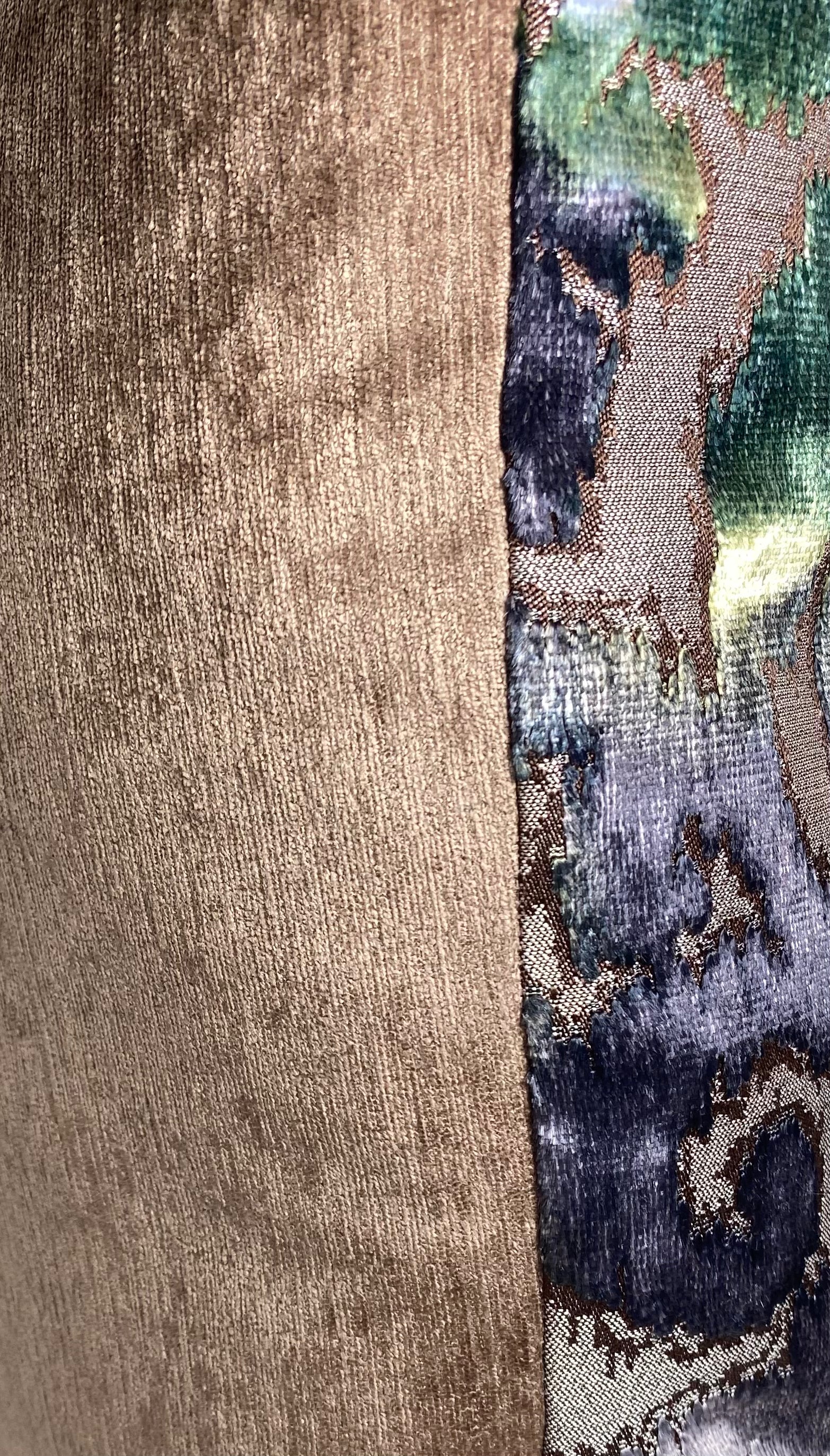 Luxury Pillow – 24" × 24" – Vicenza