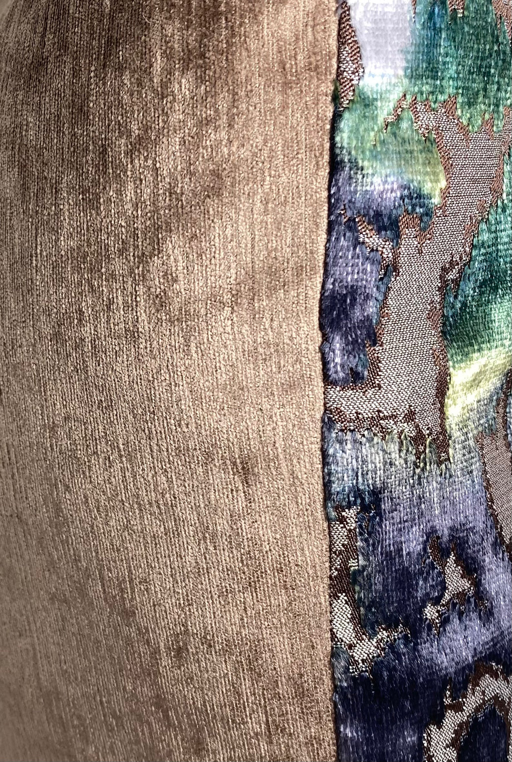 Luxury Pillow – 24" × 24" – Vicenza