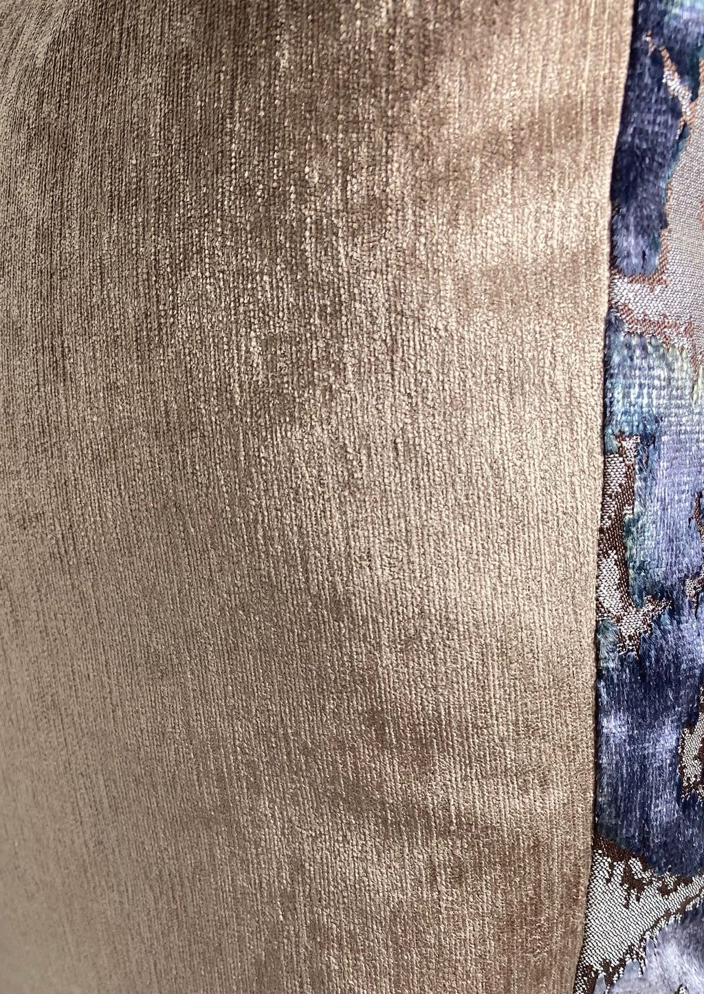 Luxury Pillow – 24" × 24" – Vicenza