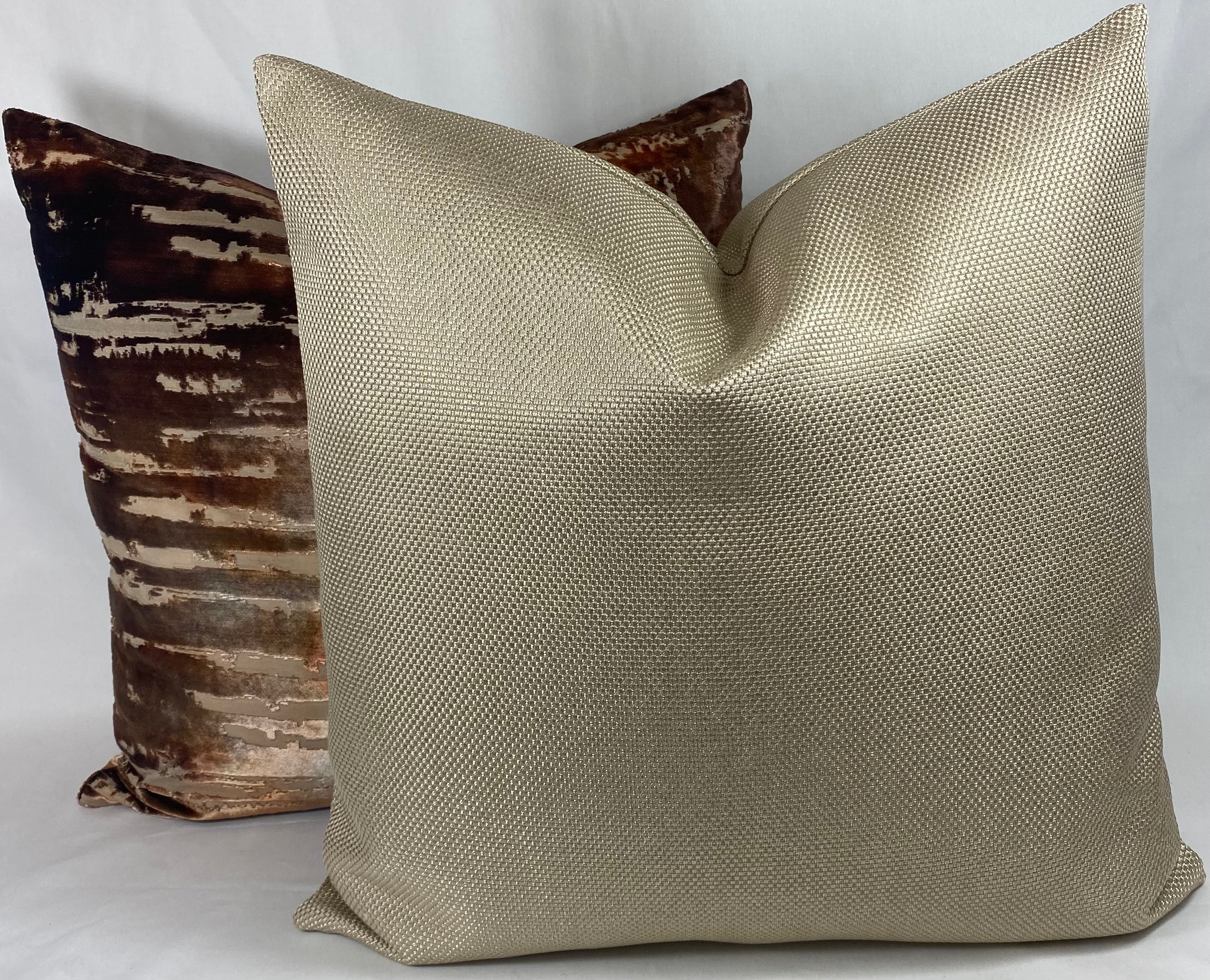 Luxury Pillow – 24" × 24" – Champagne Weave