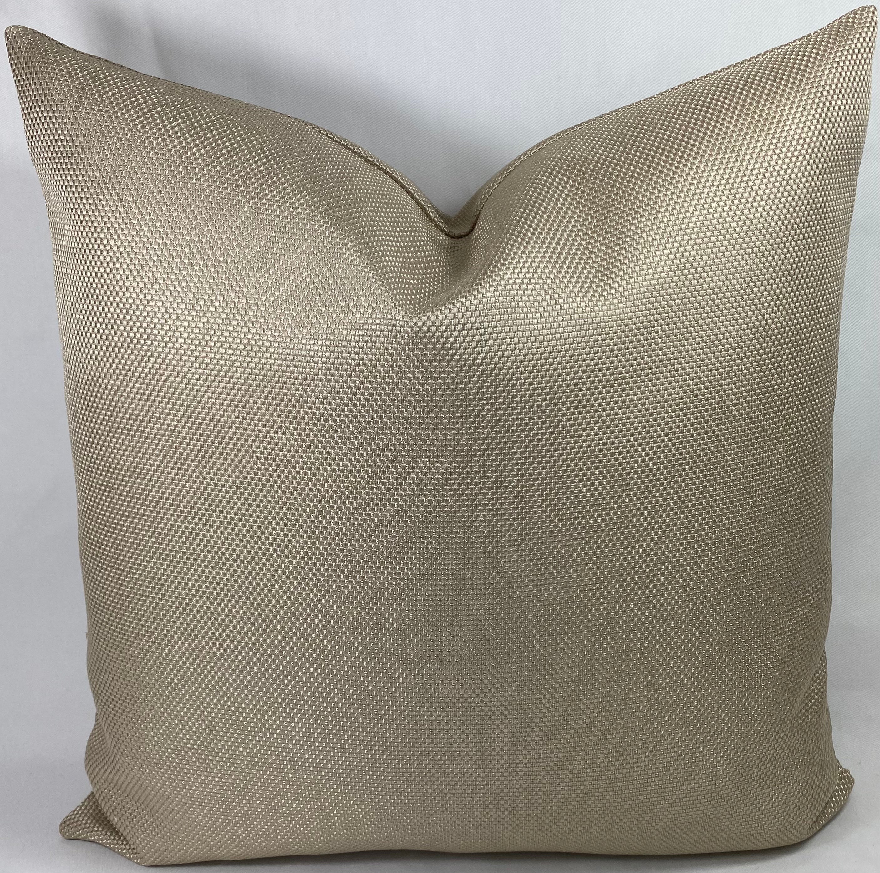 Luxury Pillow – 24" × 24" – Champagne Weave