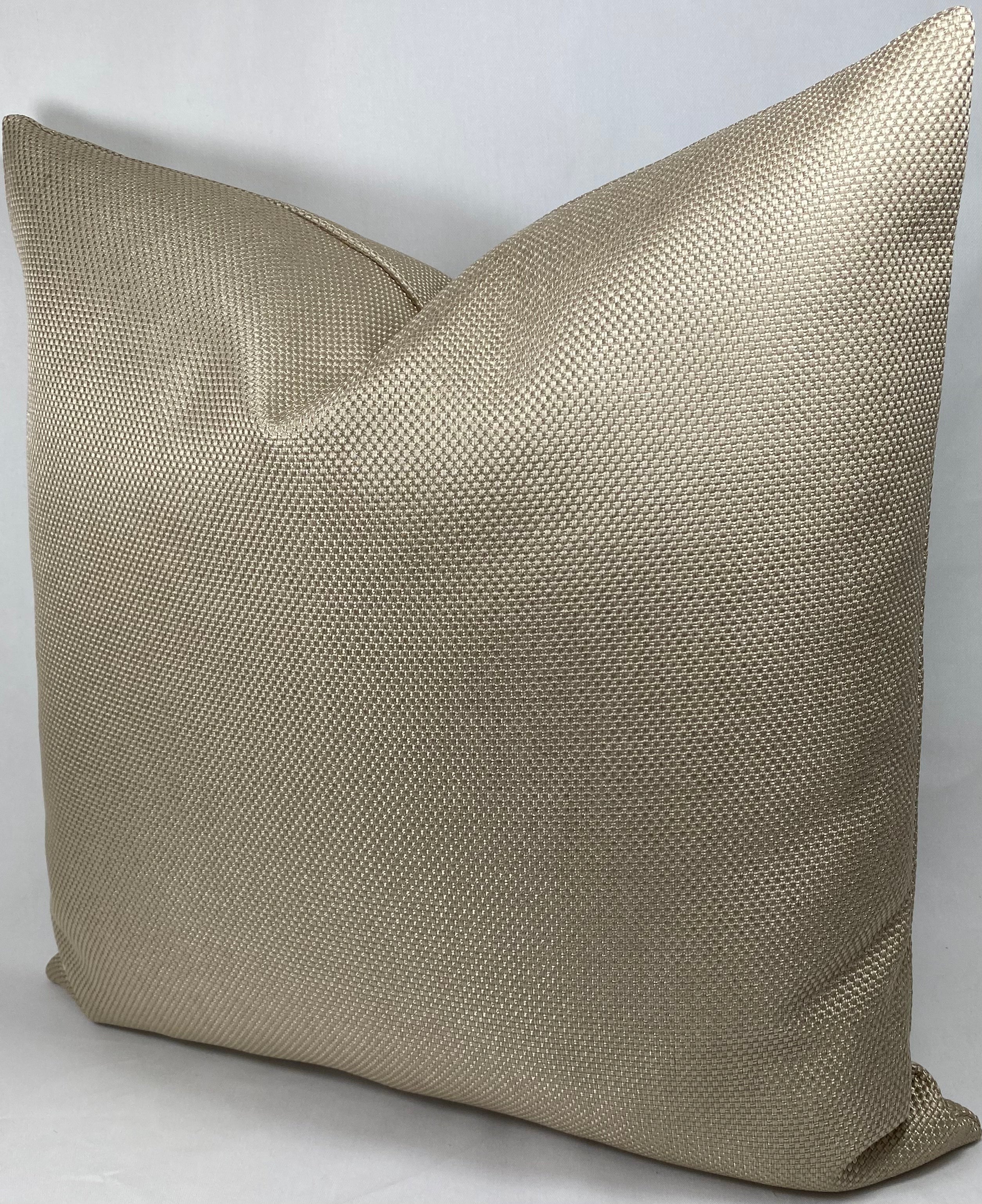 Luxury Pillow – 24" × 24" – Champagne Weave