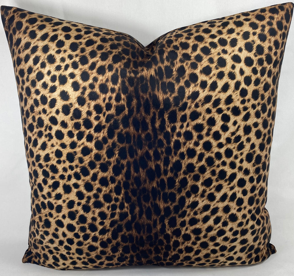 Luxury Pillow – 24" × 24" – Lupe's Leopard