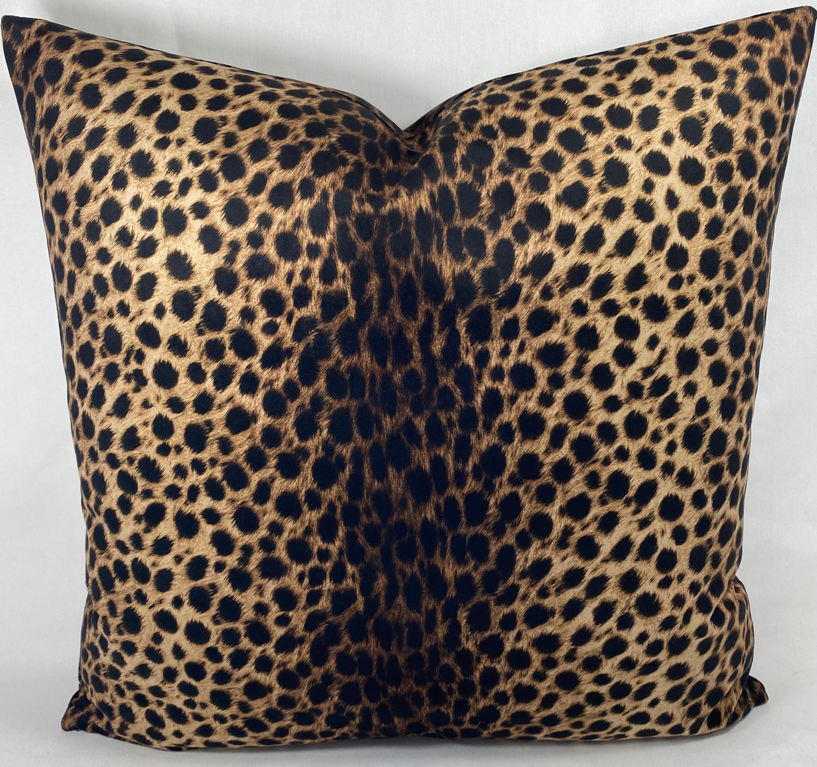 Luxury Pillow – 24" × 24" – Lupe's Leopard