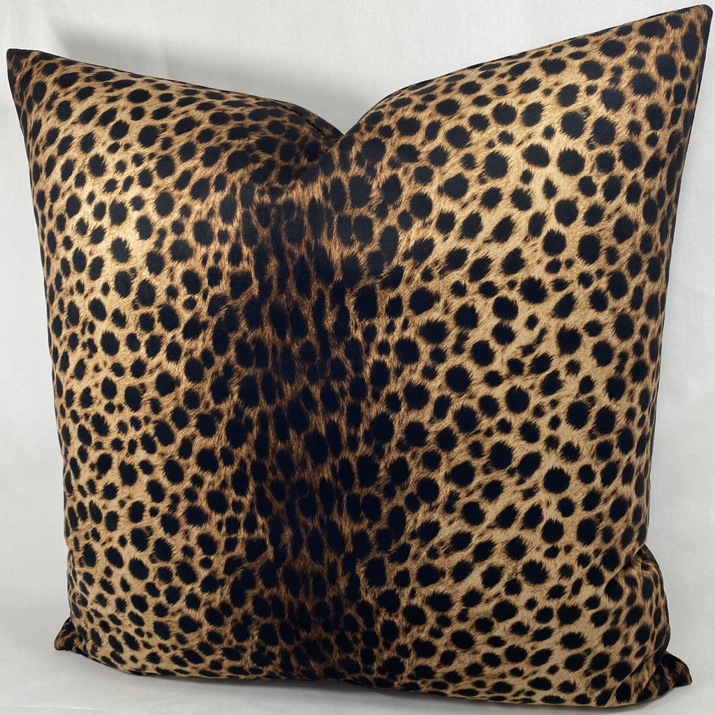 Luxury Pillow – 24" × 24" – Lupe's Leopard