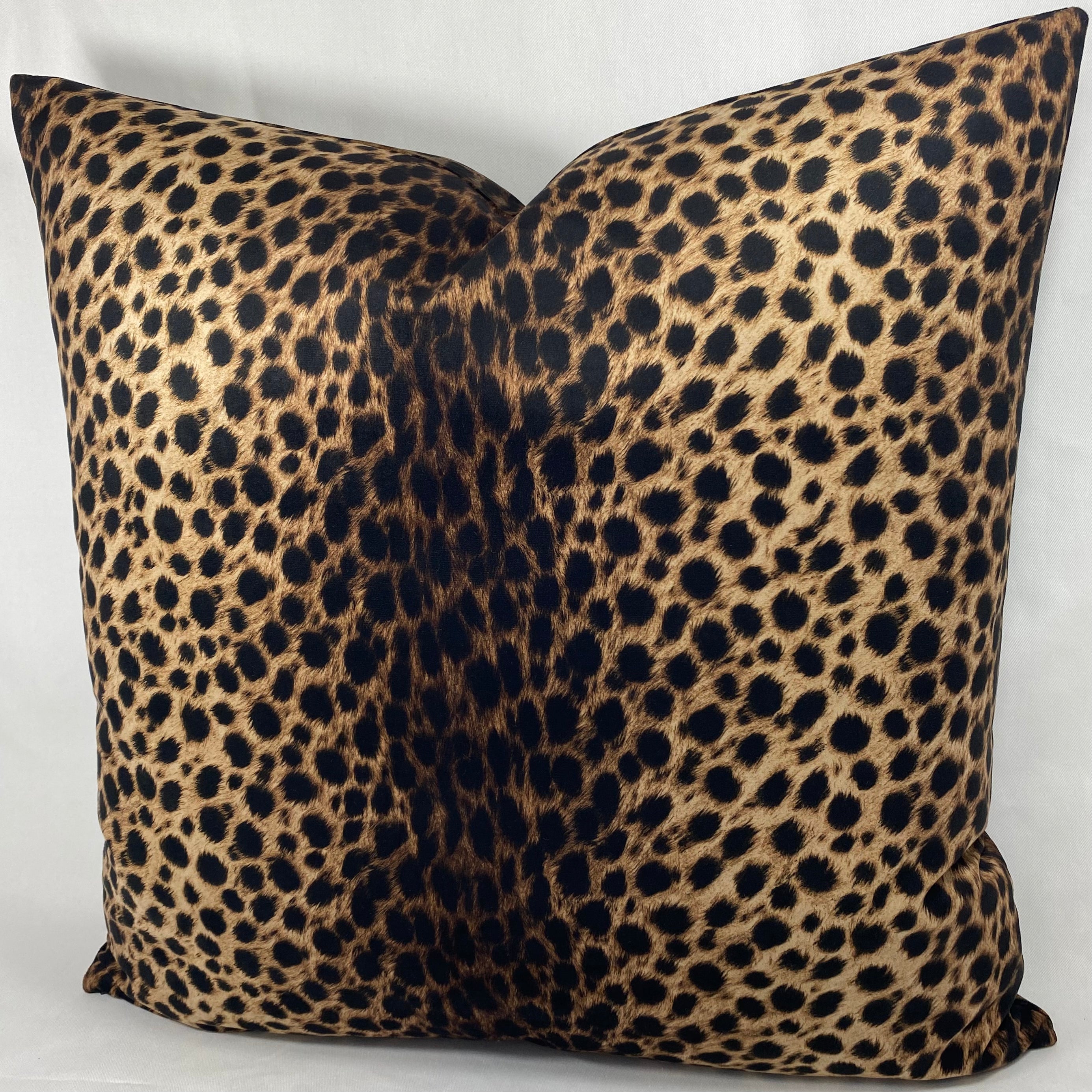 Luxury Pillow – 24" × 24" – Lupe's Leopard