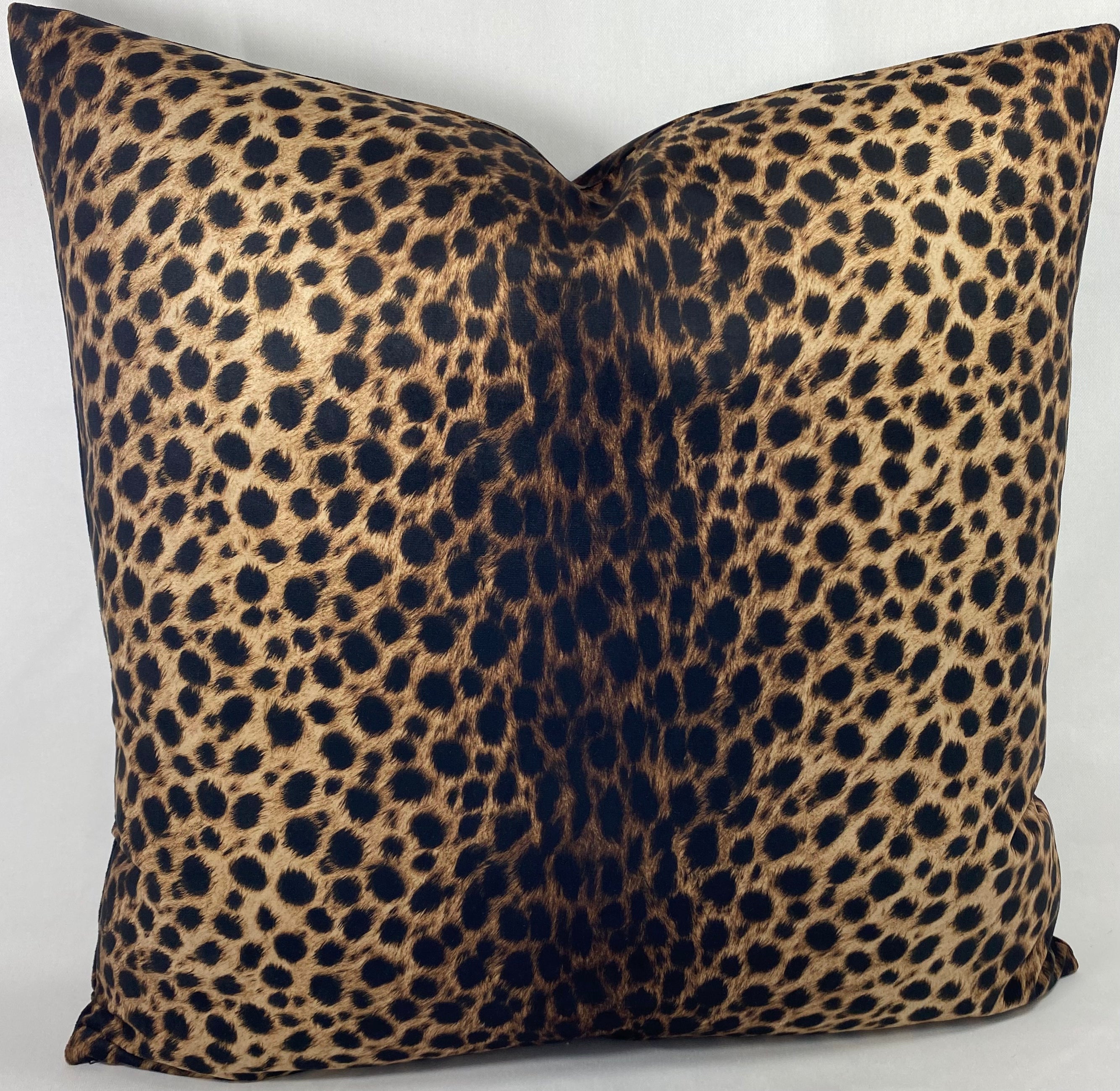 Luxury Pillow – 24" × 24" – Lupe's Leopard