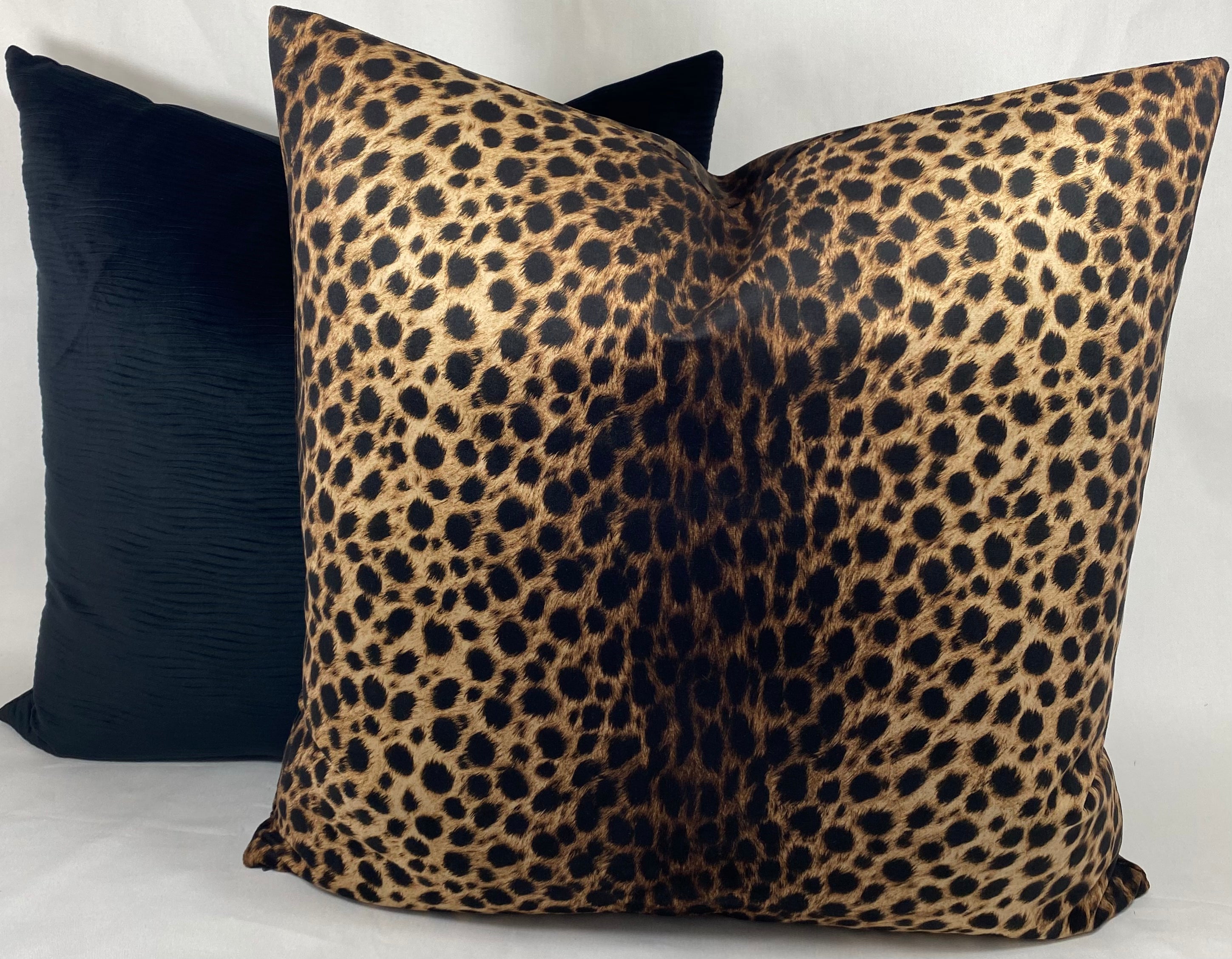 Luxury Pillow – 24" × 24" – Lupe's Leopard