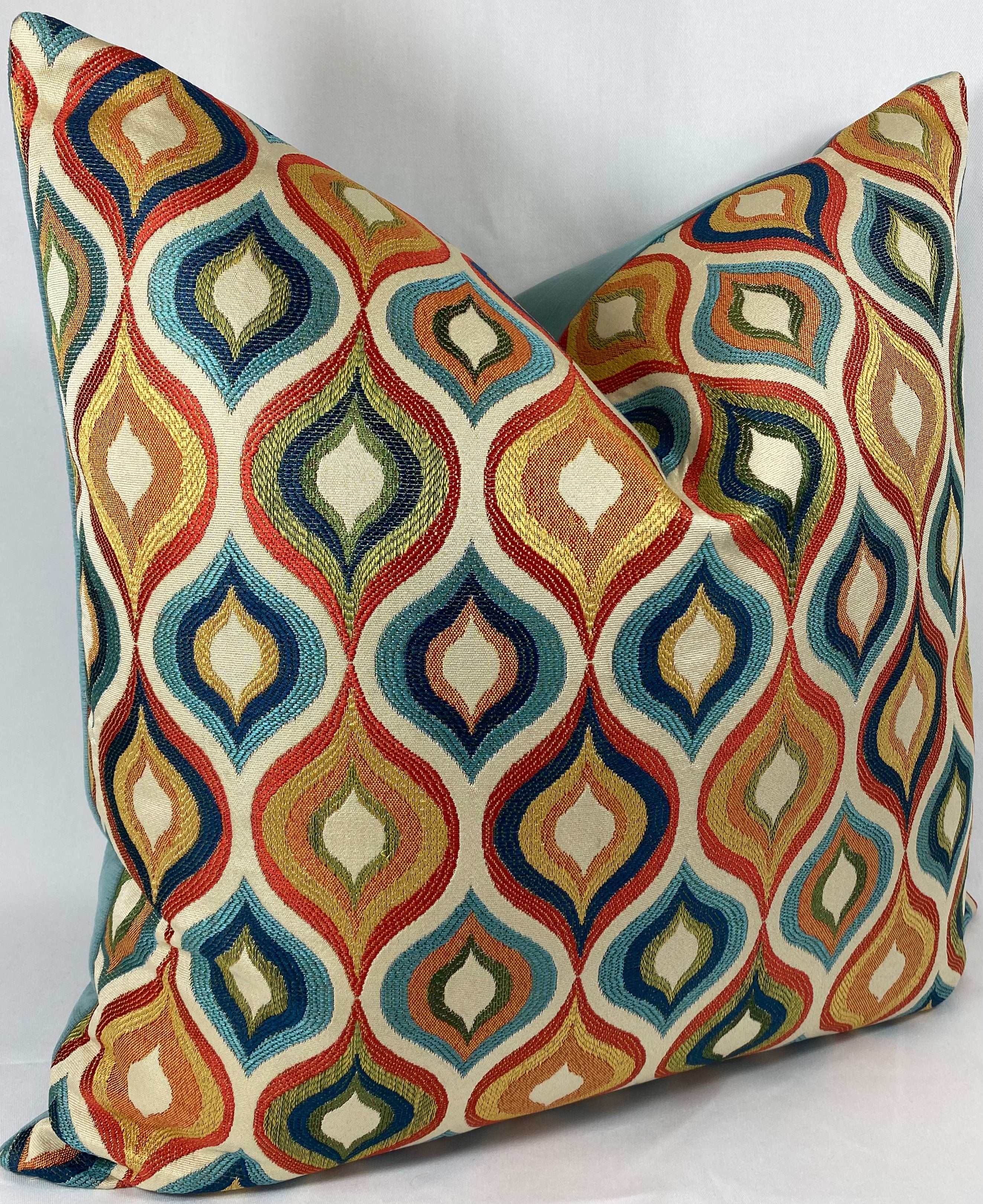 Luxury Pillow – 24" × 24" – Flicker