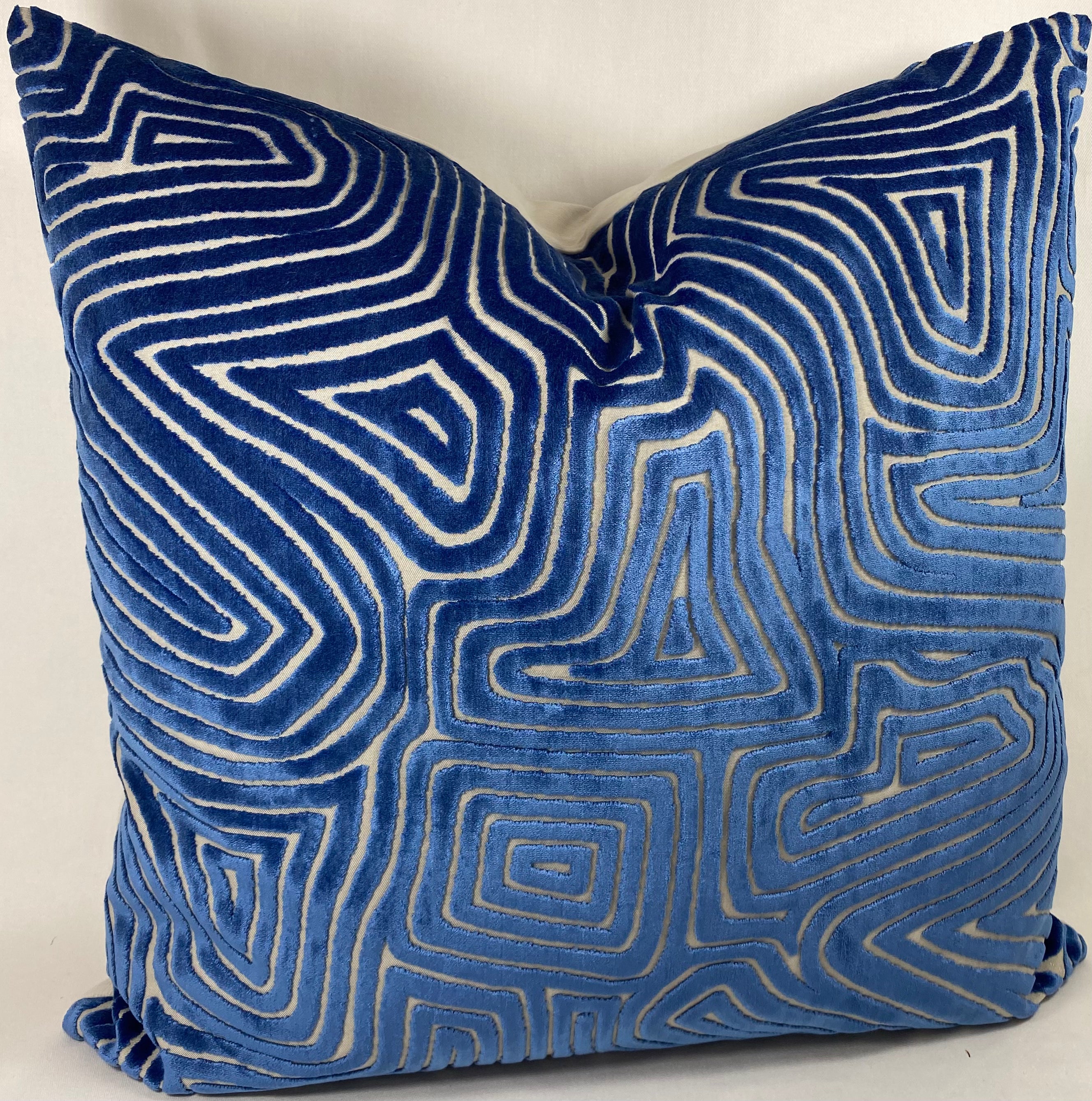 Luxury Pillow – 24" × 24" – Vertigo Blue