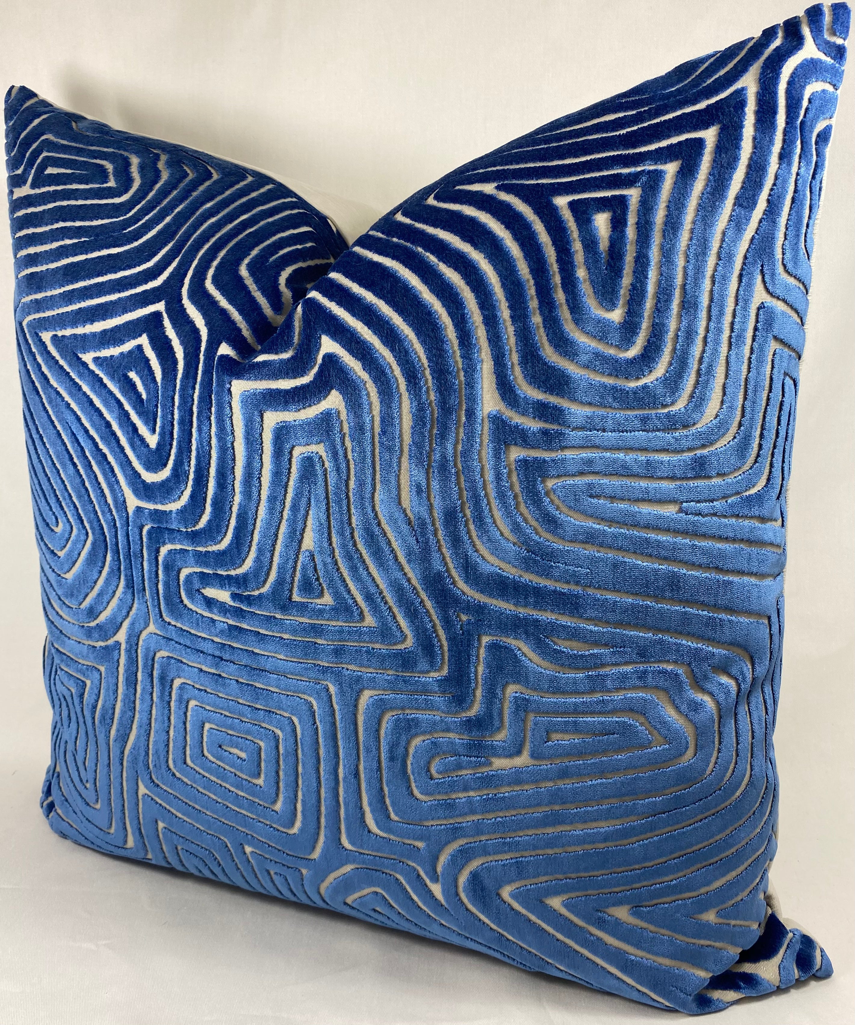 Luxury Pillow – 24" × 24" – Vertigo Blue