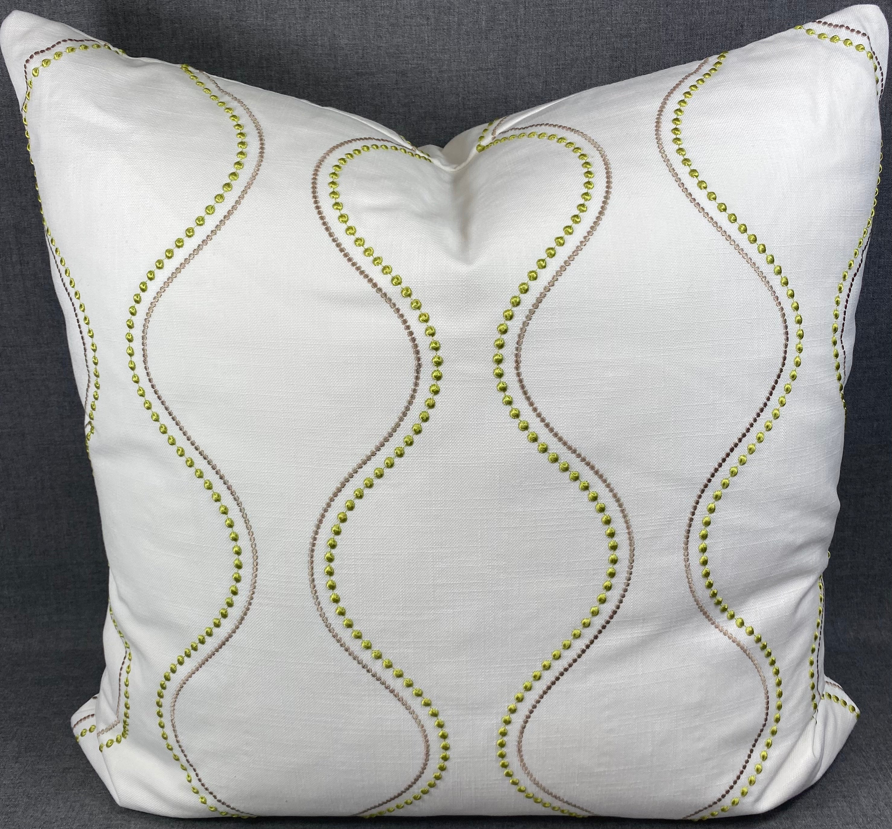 Luxury Pillow – 24" × 24" – String of Pearls
