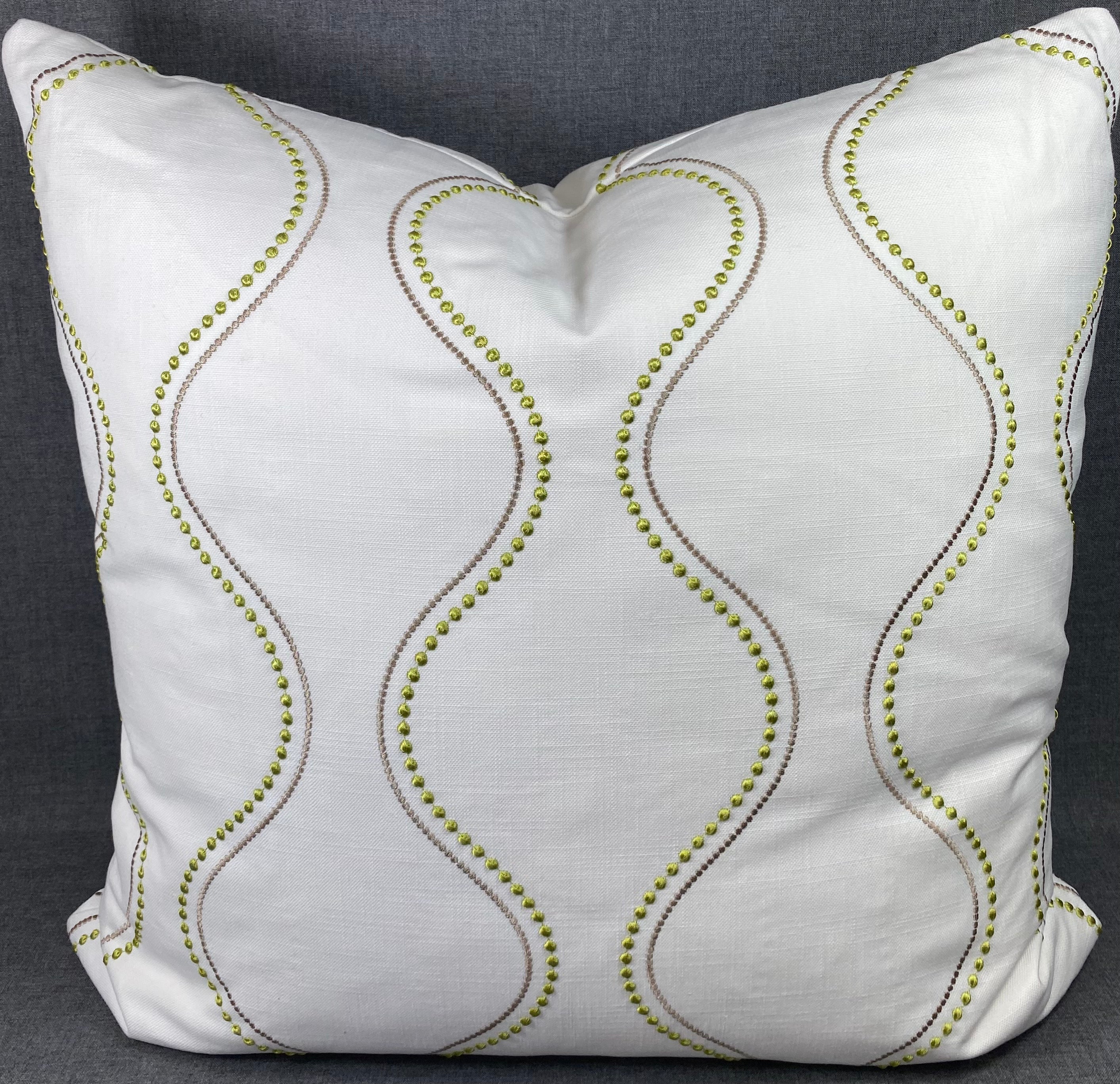 Luxury Pillow – 24" × 24" – String of Pearls